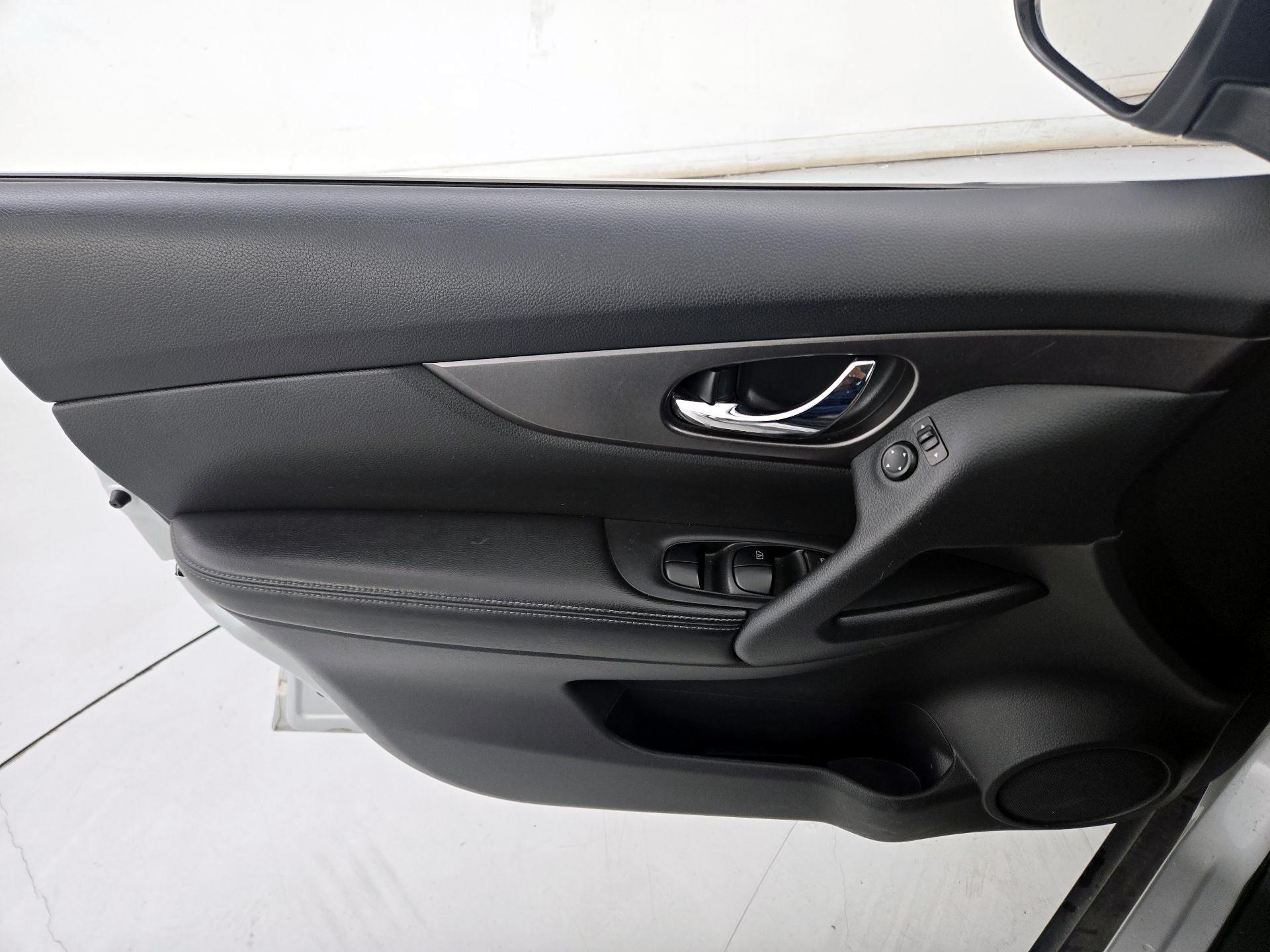 Thumbnail: 2015 Nissan Rogue - 12