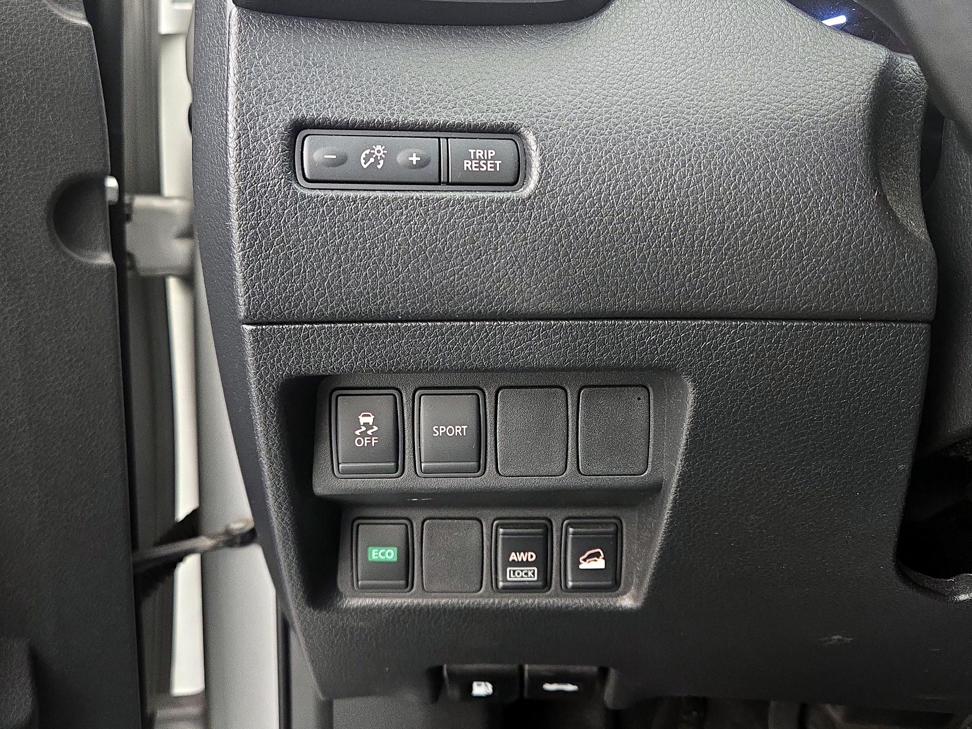 Thumbnail: 2015 Nissan Rogue - 13