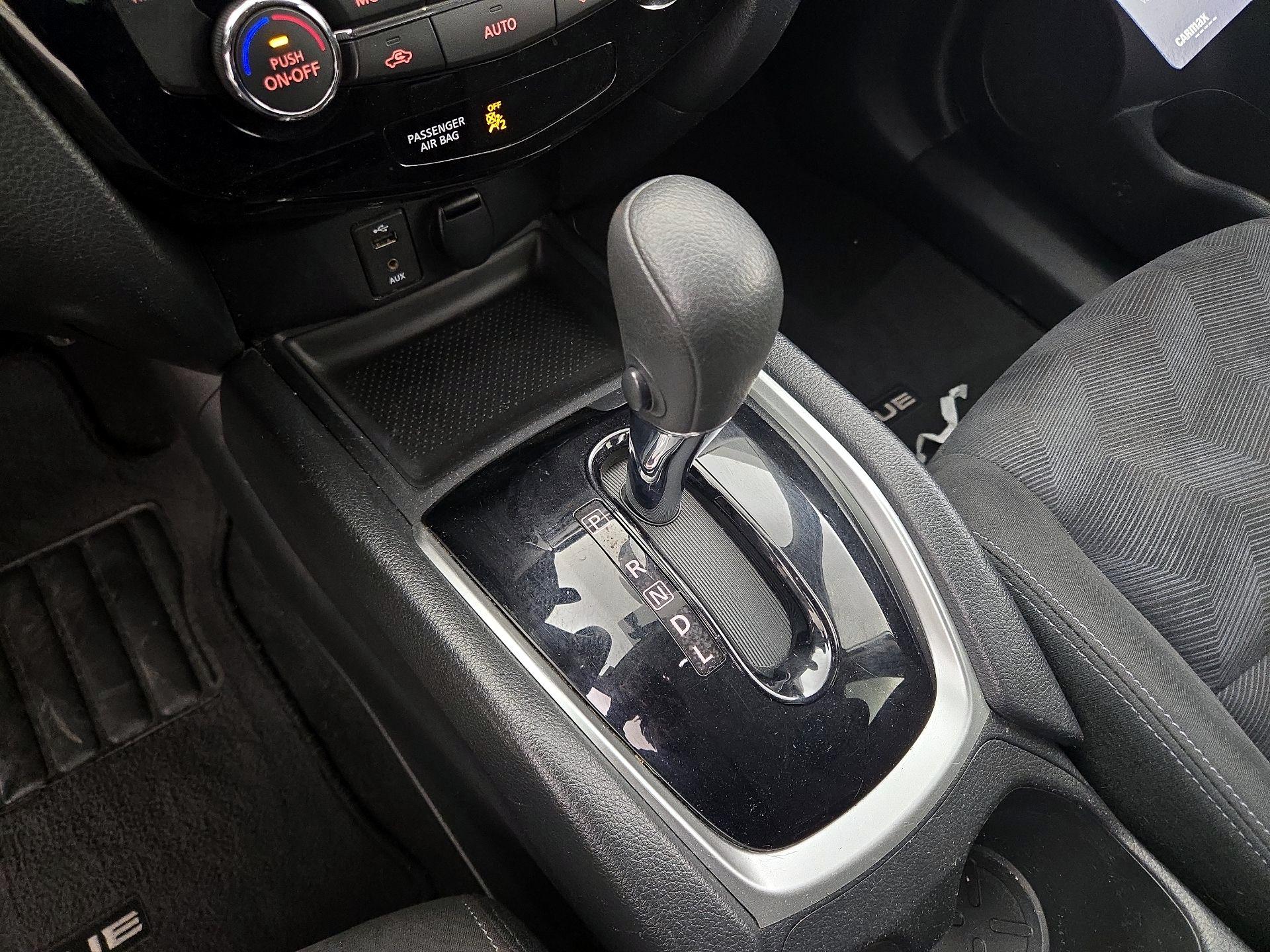 Thumbnail: 2015 Nissan Rogue - 17