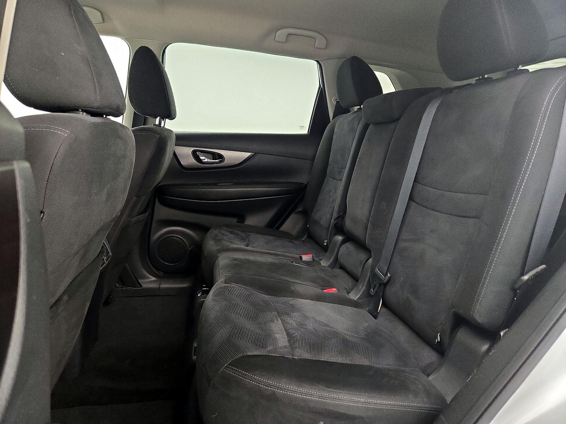 Thumbnail: 2015 Nissan Rogue - 19