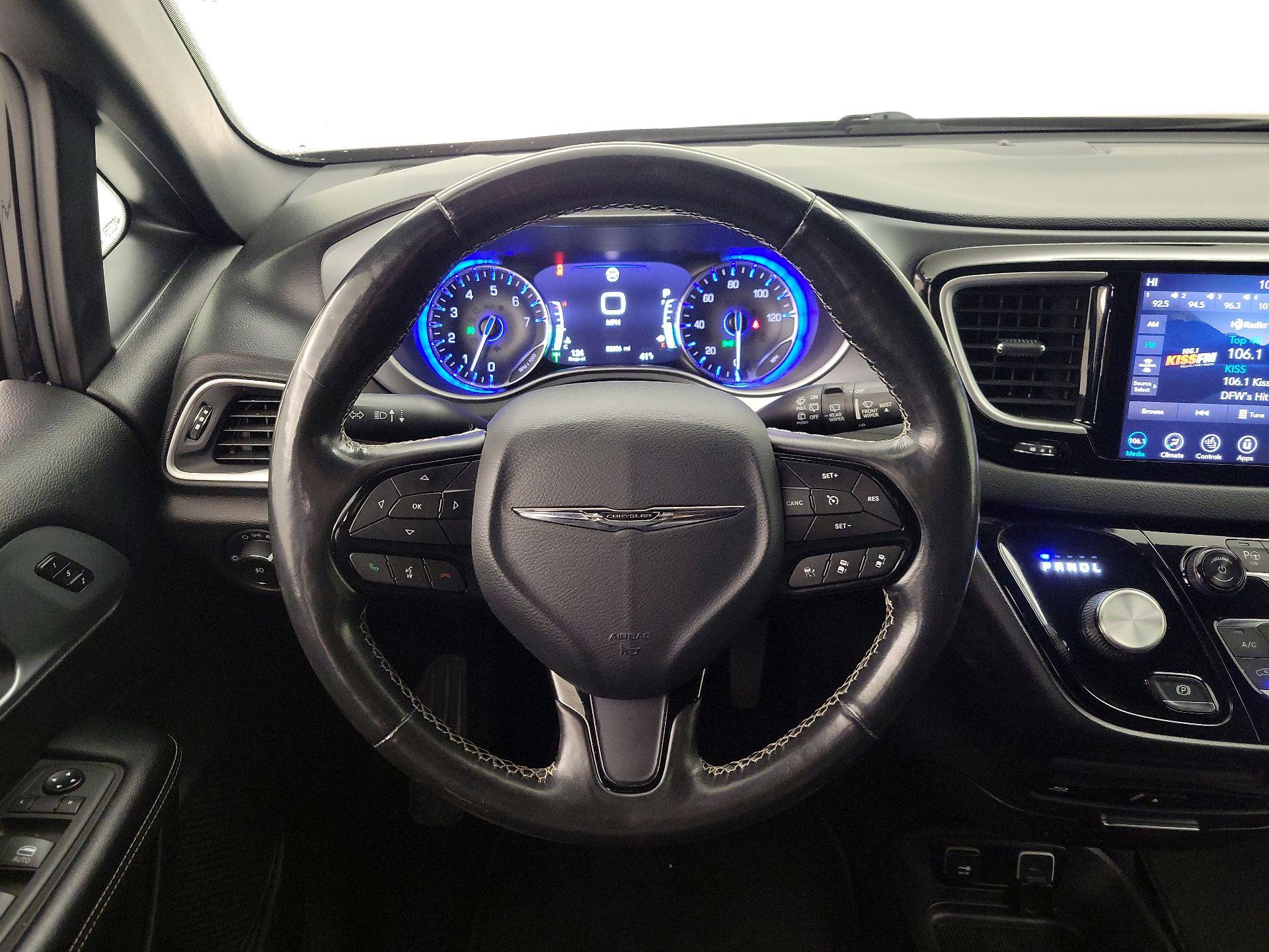 Thumbnail: 2020 Chrysler Pacifica - 10