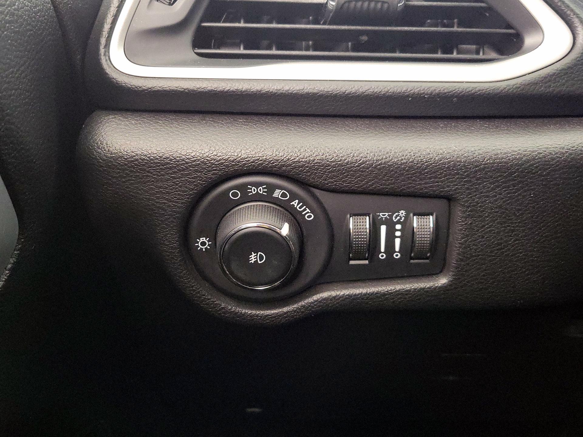 Thumbnail: 2020 Chrysler Pacifica - 13