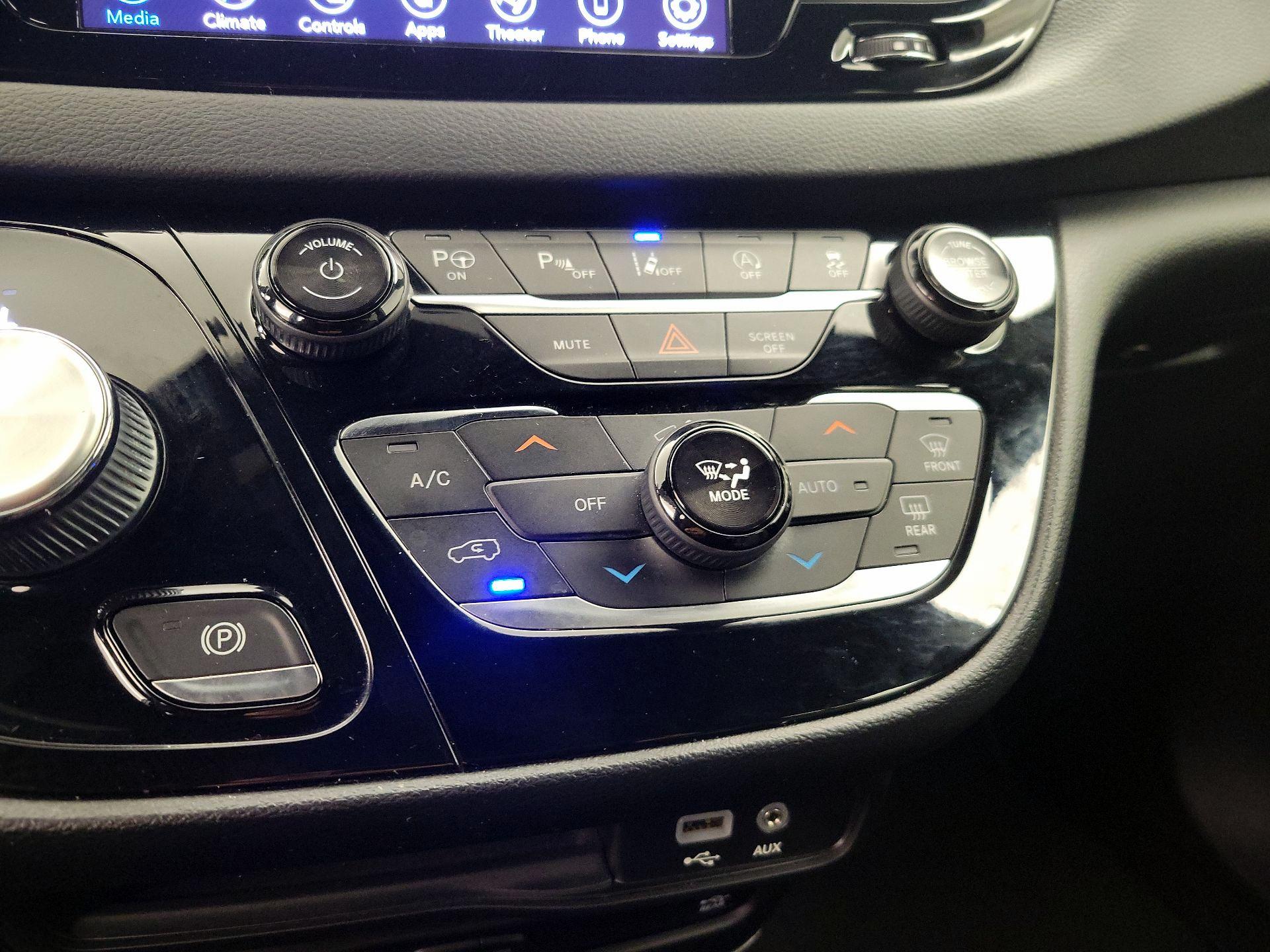 Thumbnail: 2020 Chrysler Pacifica - 16