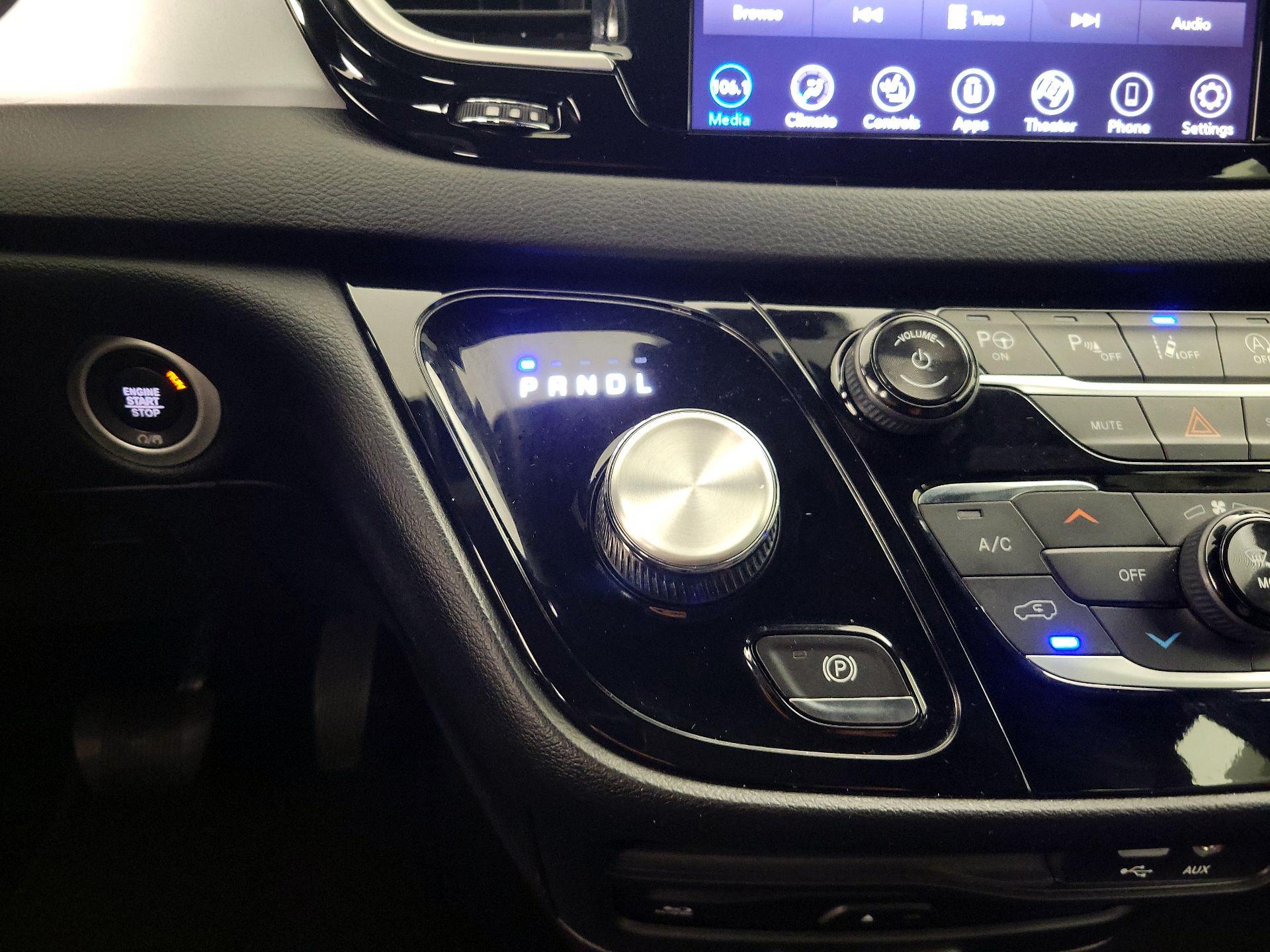 Thumbnail: 2020 Chrysler Pacifica - 17