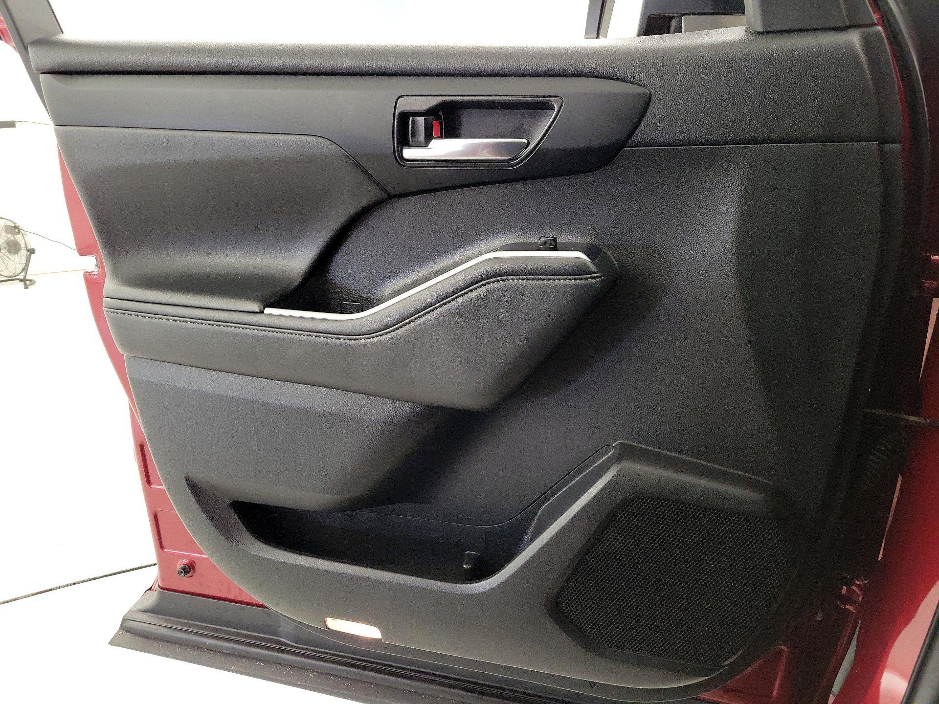 Thumbnail: 2021 Toyota Highlander - 12