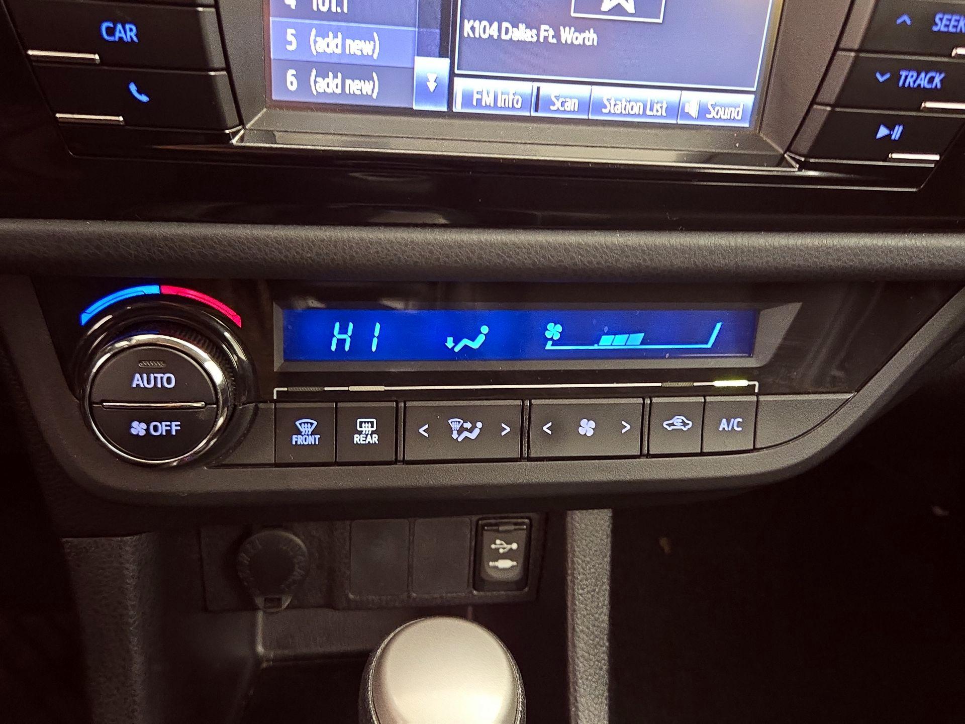 Thumbnail: 2016 Toyota Corolla - 16