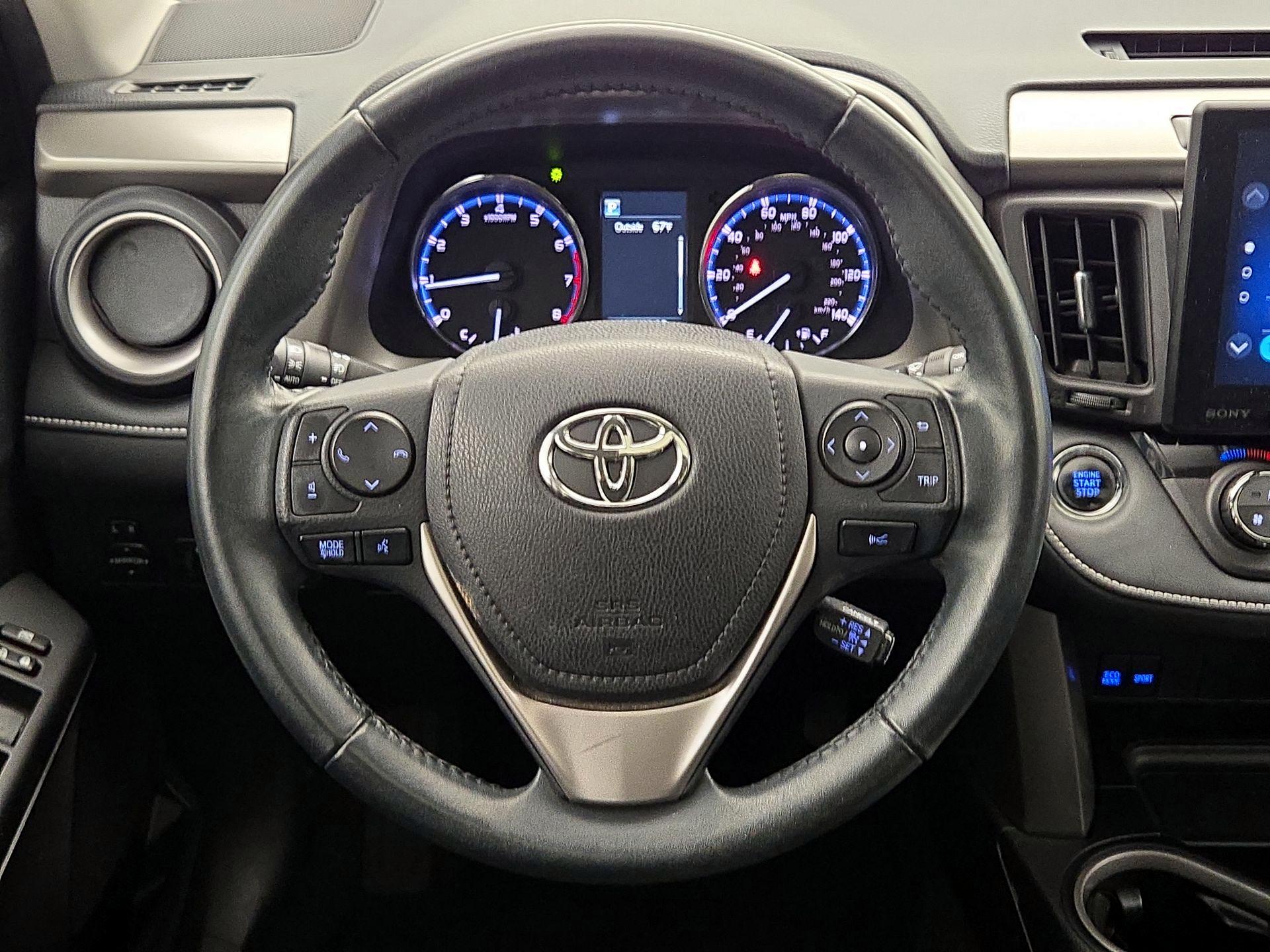 Thumbnail: 2016 Toyota RAV4 - 10