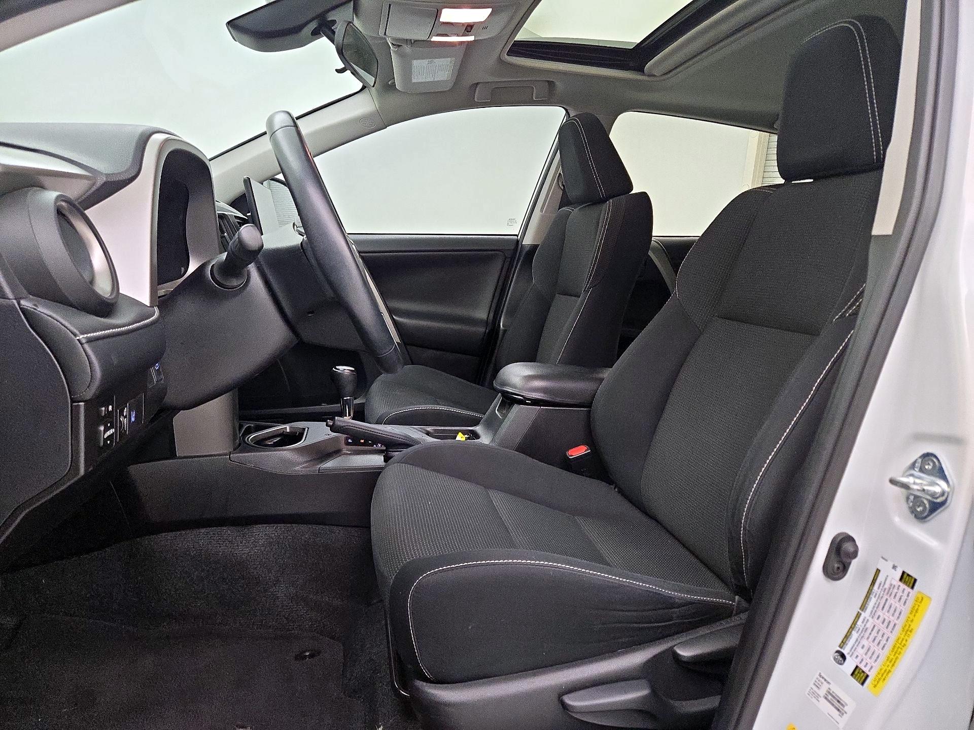 Thumbnail: 2016 Toyota RAV4 - 11