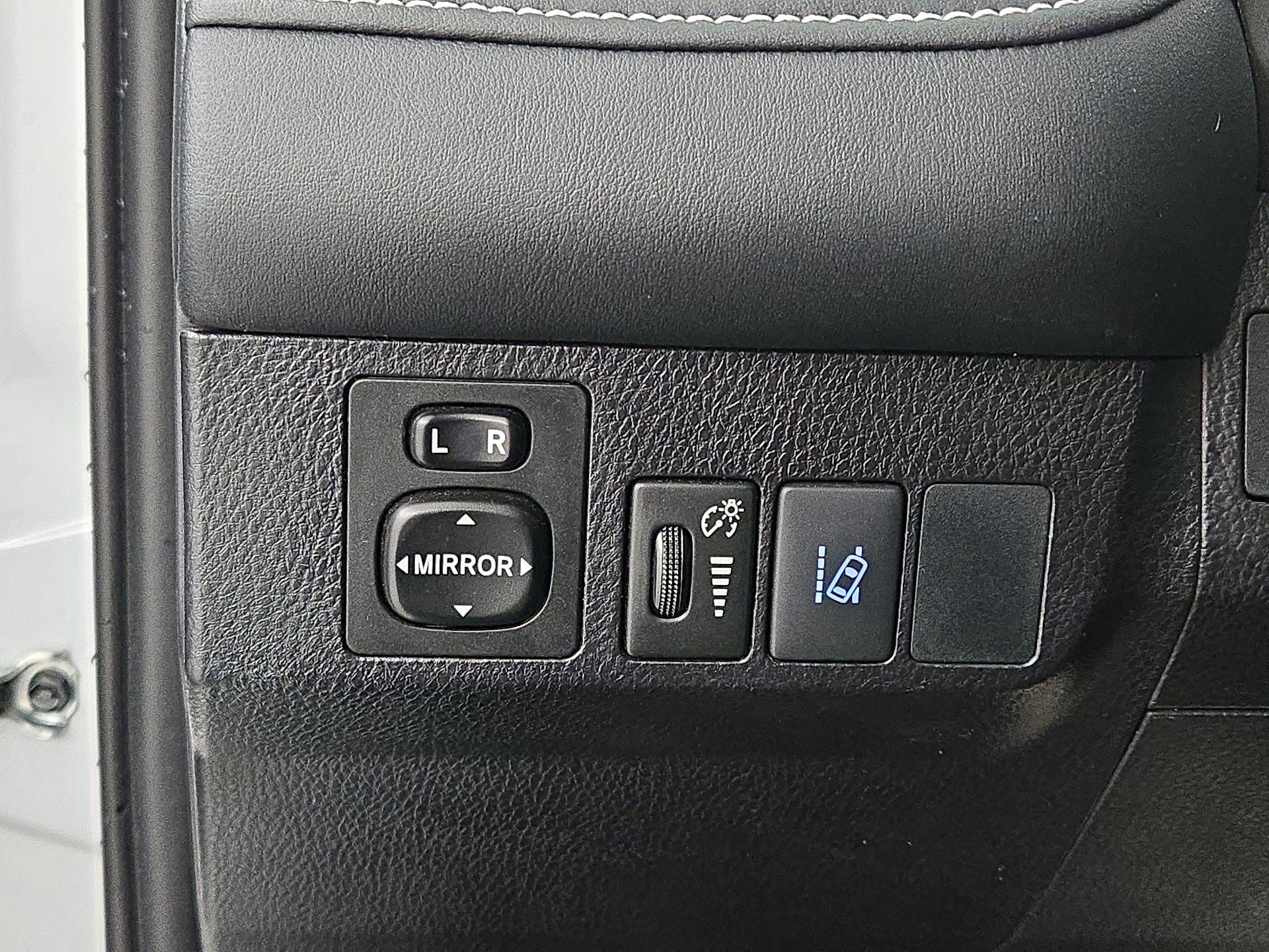 Thumbnail: 2016 Toyota RAV4 - 13