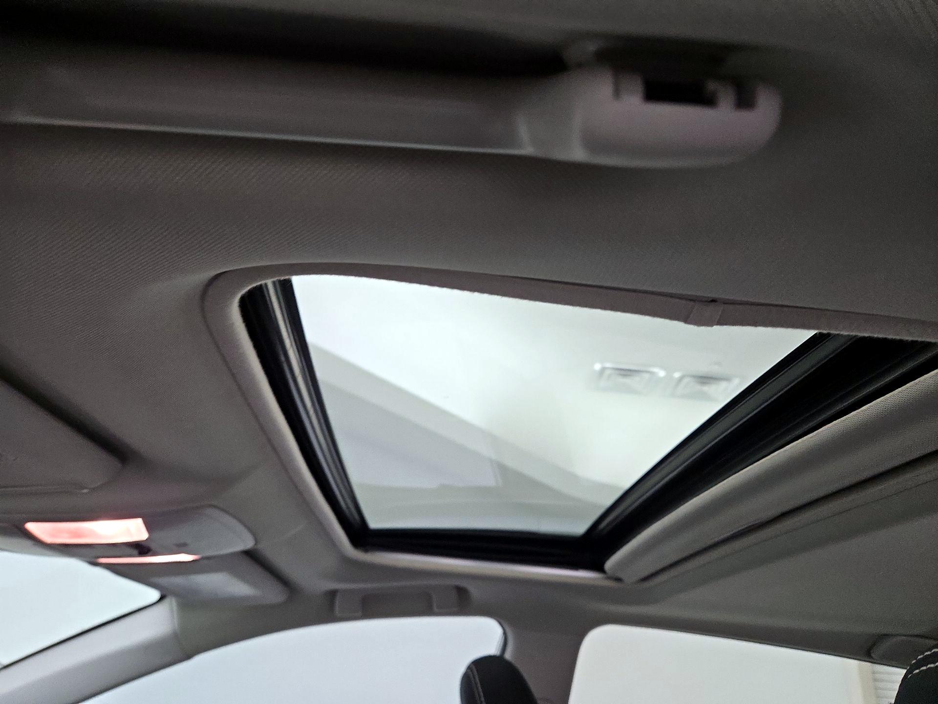 Thumbnail: 2016 Toyota RAV4 - 19