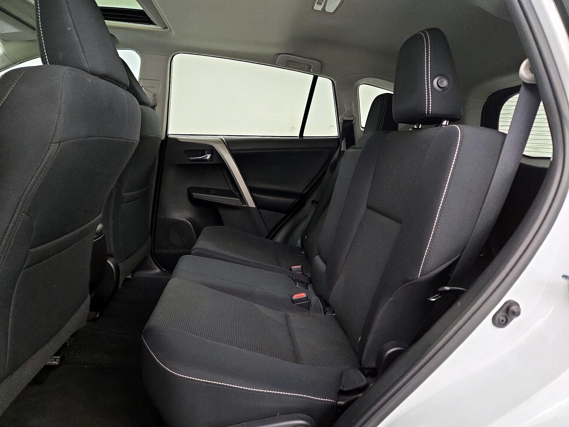 Thumbnail: 2016 Toyota RAV4 - 20