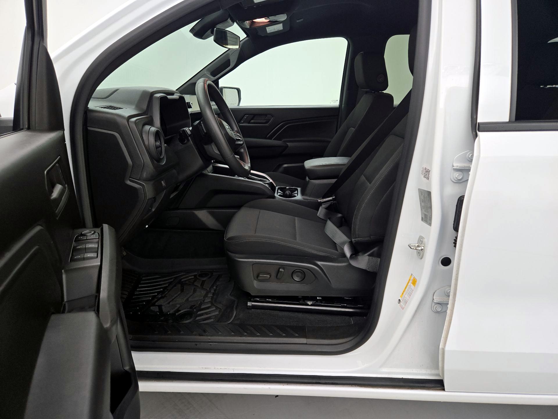 Thumbnail: 2023 Chevrolet Colorado - 11