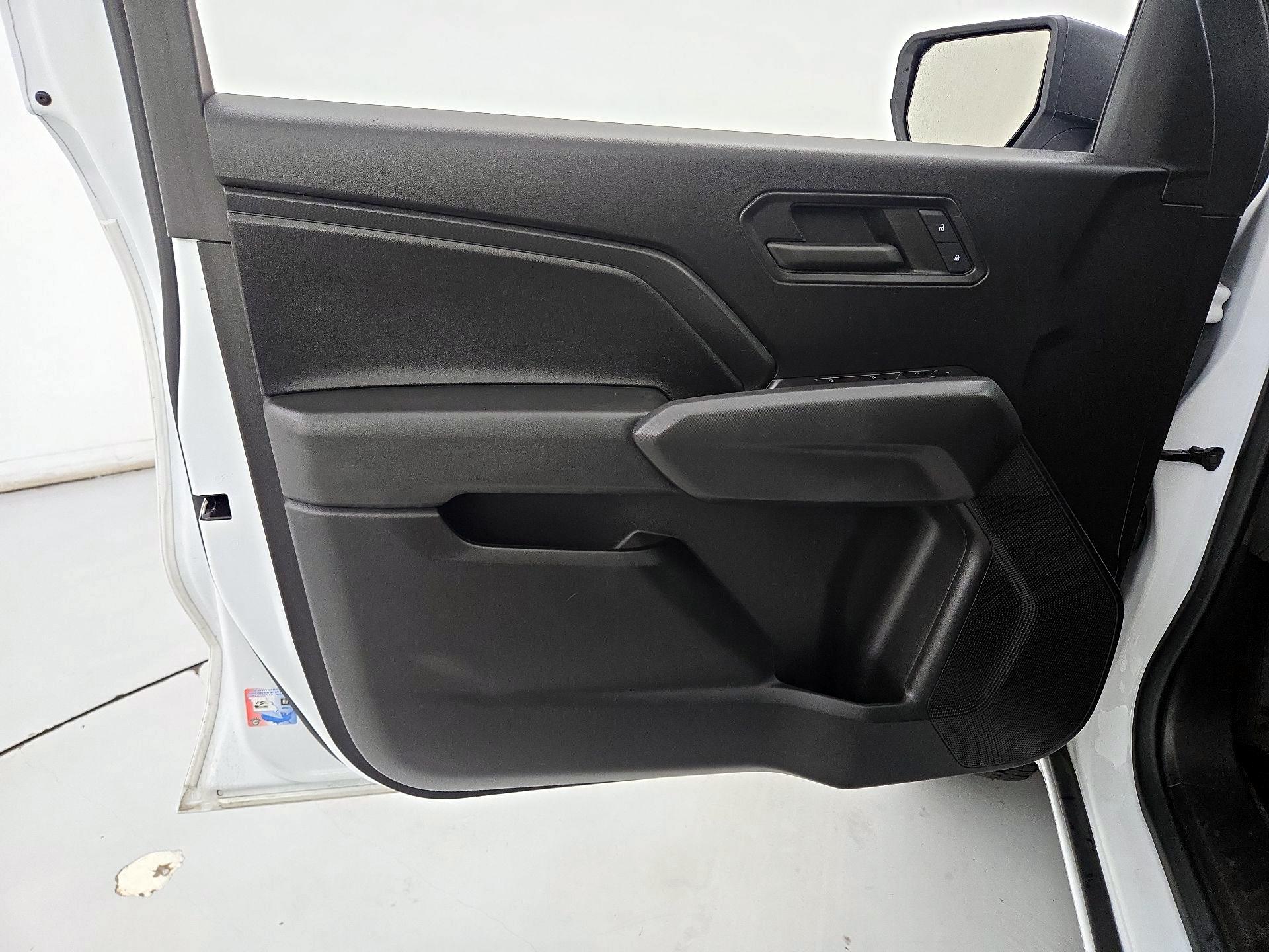 Thumbnail: 2023 Chevrolet Colorado - 12