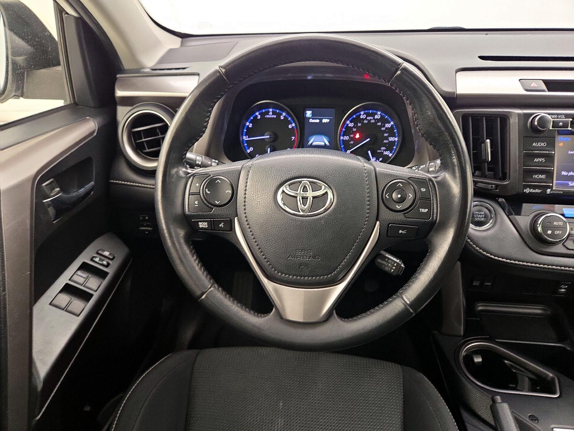 Thumbnail: 2018 Toyota RAV4 - 10