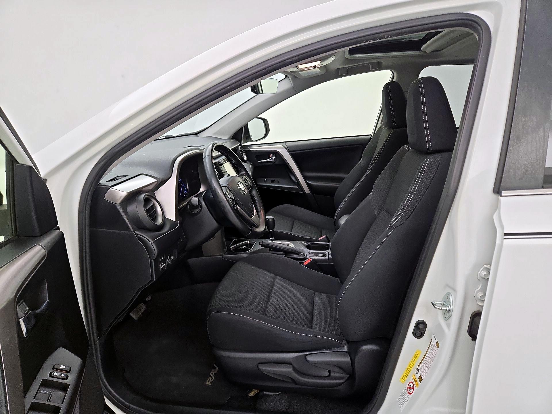 Thumbnail: 2018 Toyota RAV4 - 11