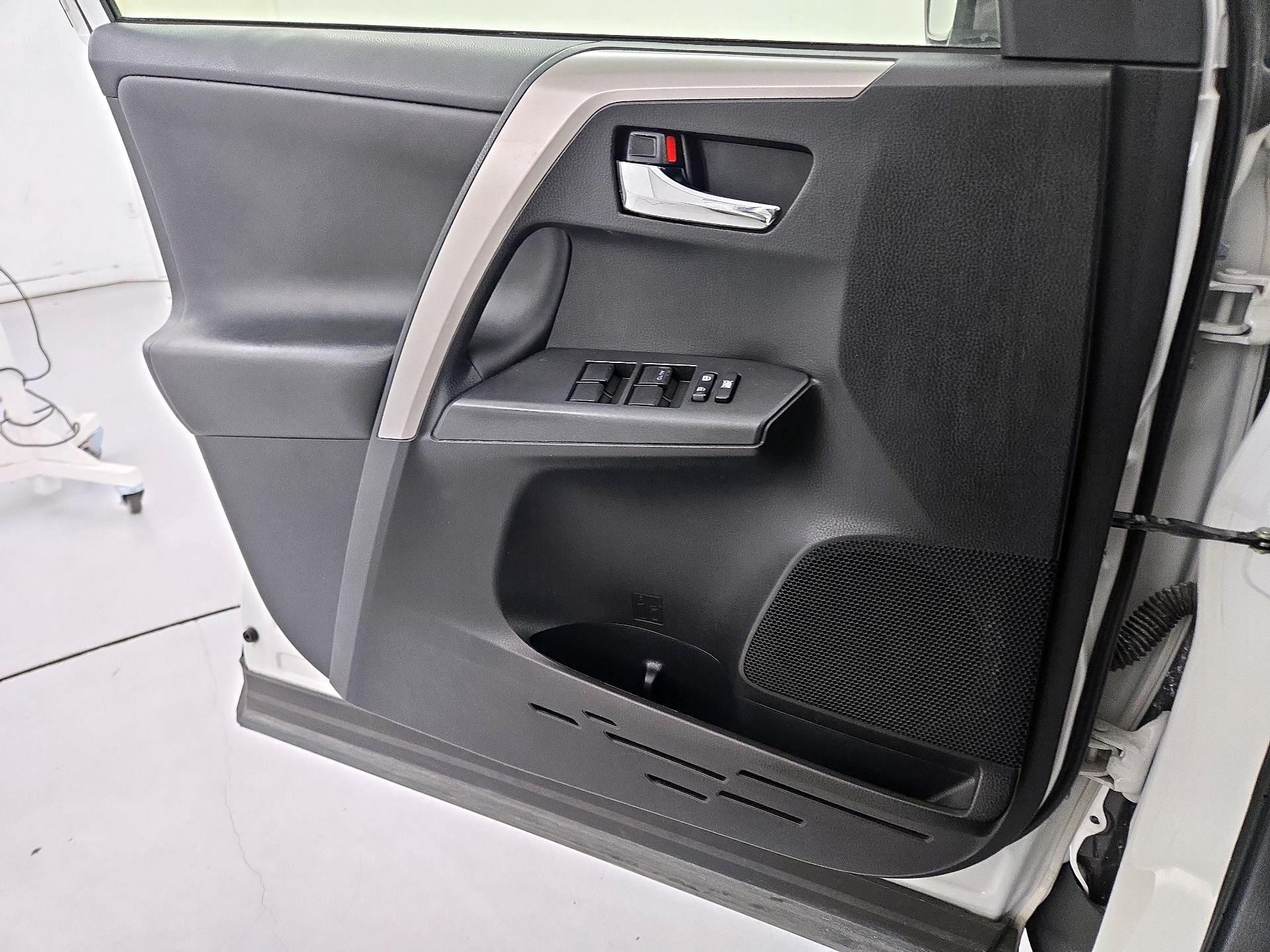 Thumbnail: 2018 Toyota RAV4 - 12