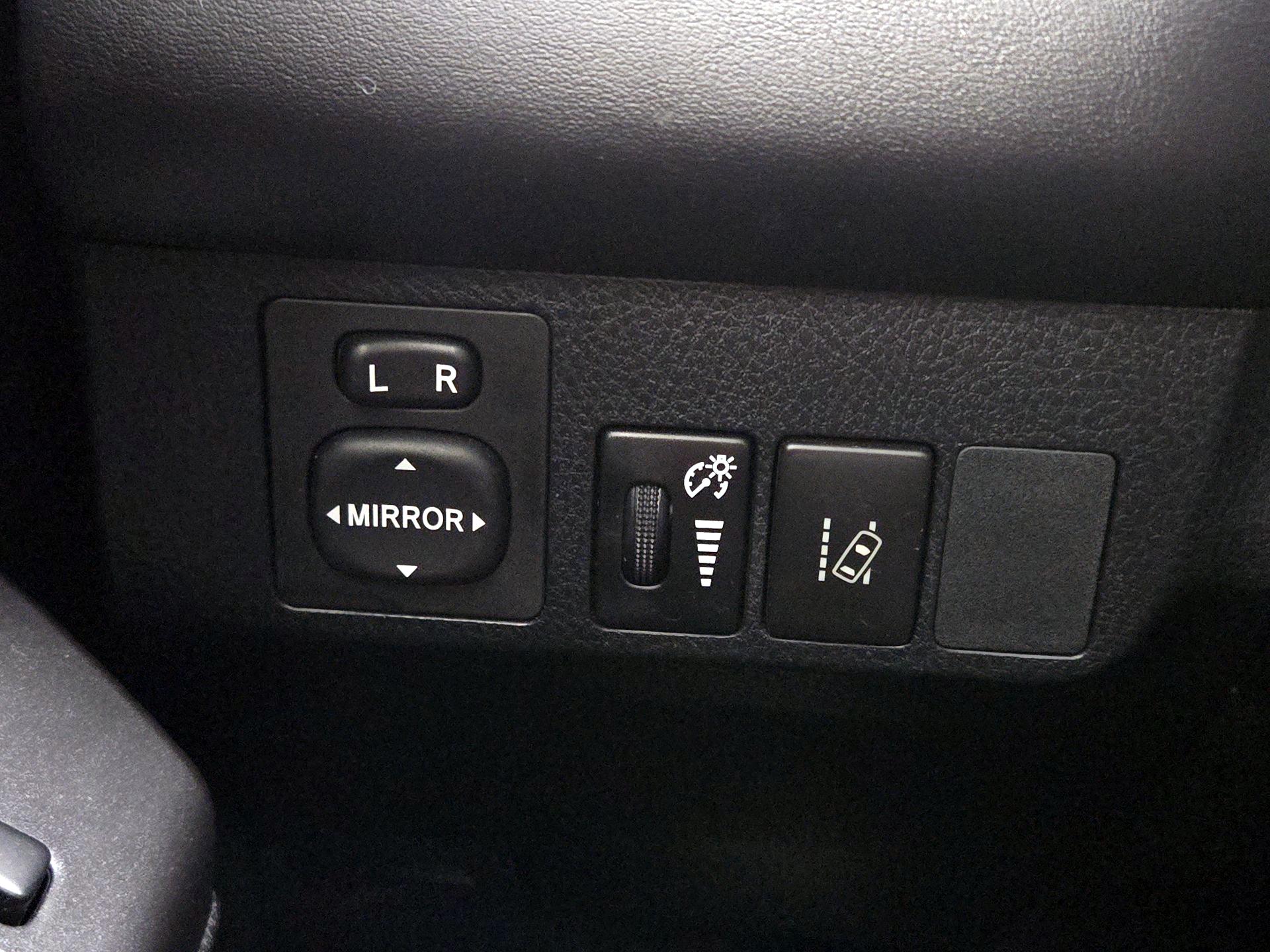 Thumbnail: 2018 Toyota RAV4 - 13