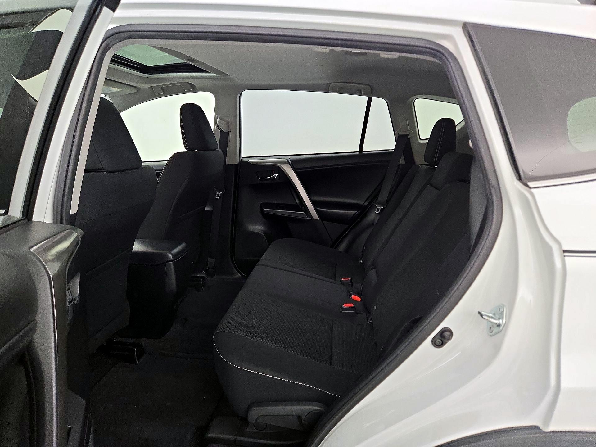 Thumbnail: 2018 Toyota RAV4 - 20