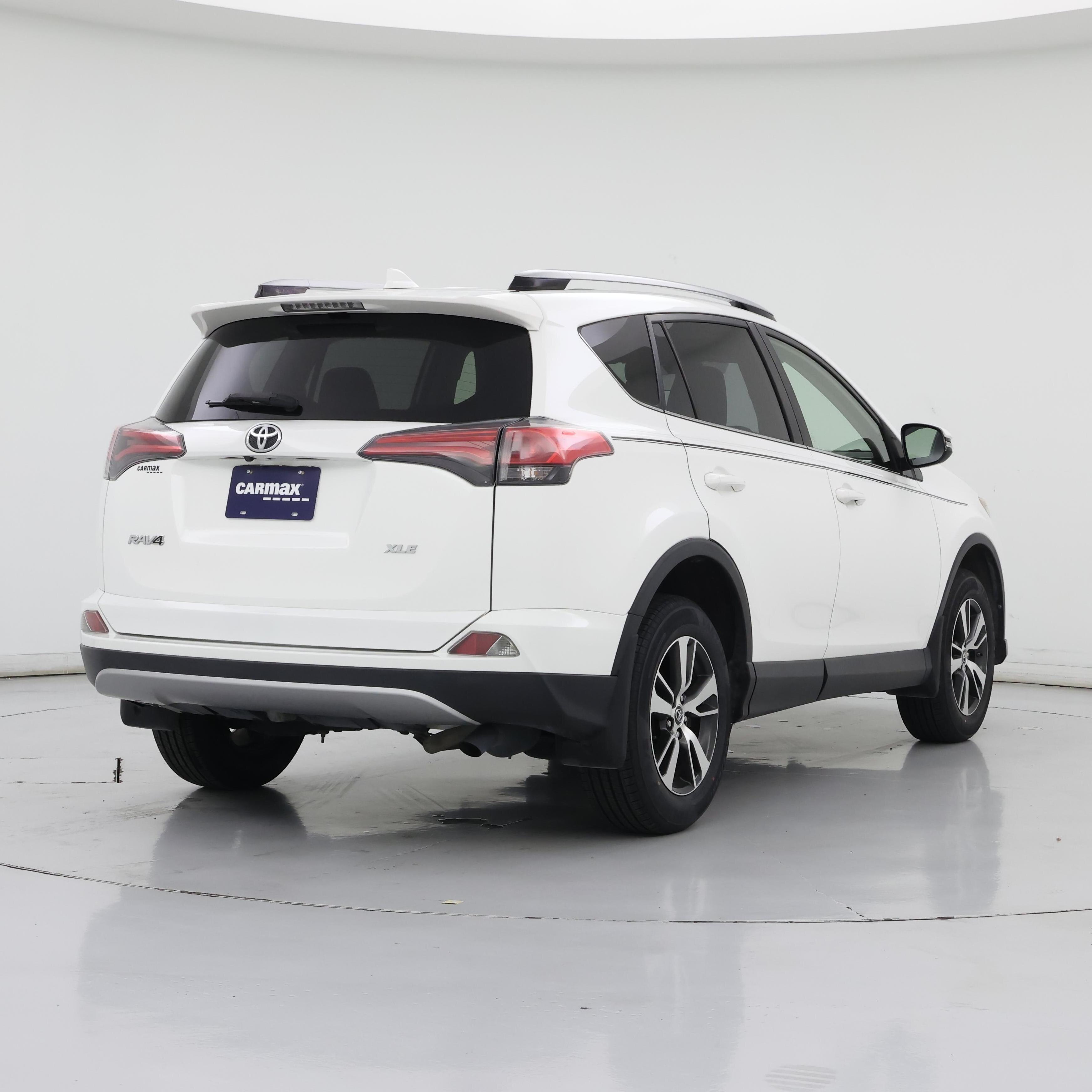 Thumbnail: 2018 Toyota RAV4 - 8