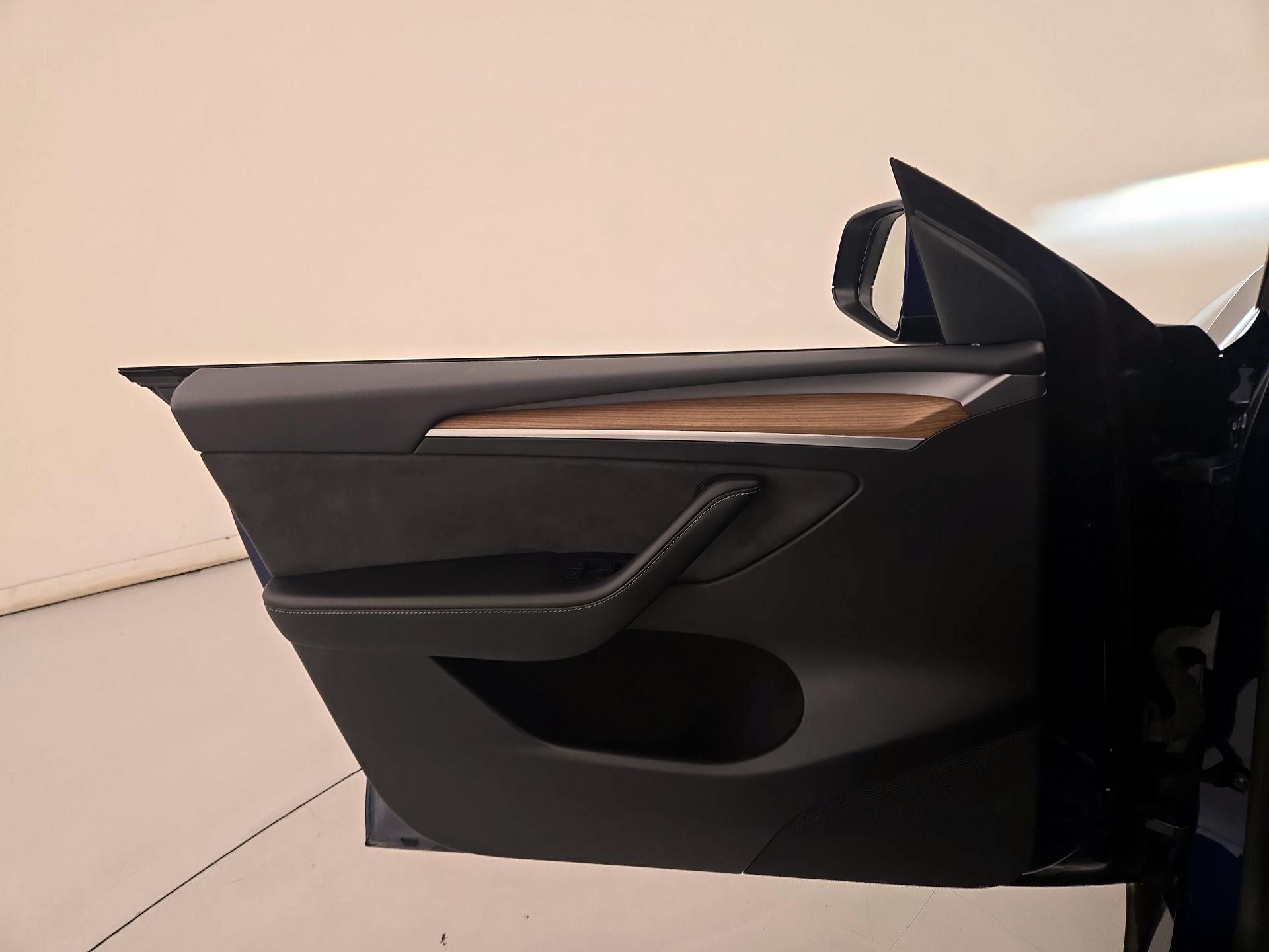 Thumbnail: 2023 Tesla Model Y - 12