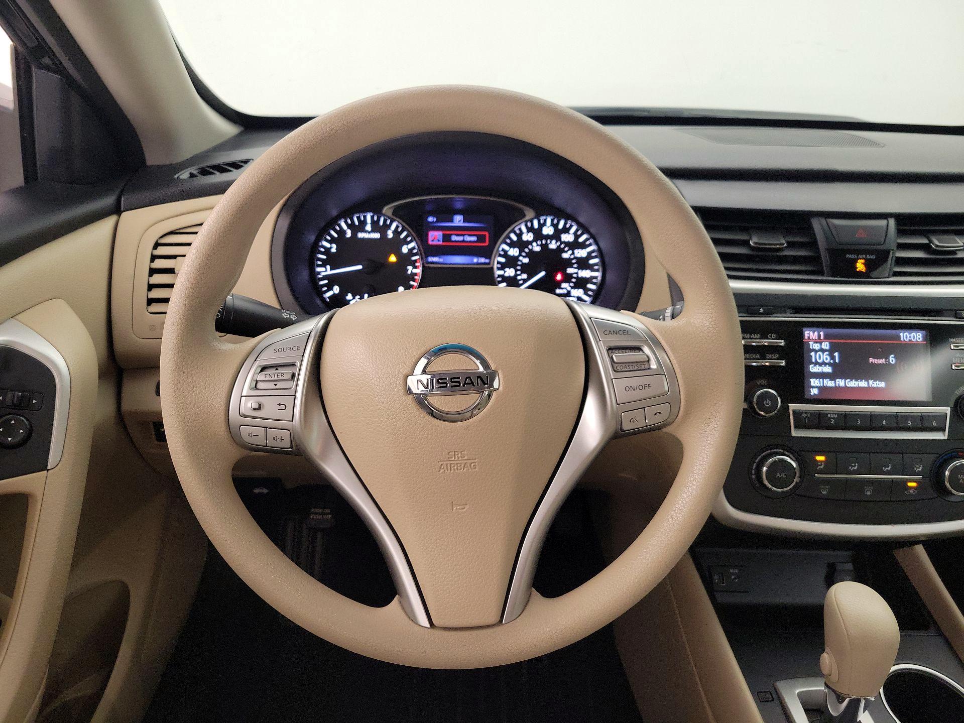 Thumbnail: 2017 Nissan Altima - 10