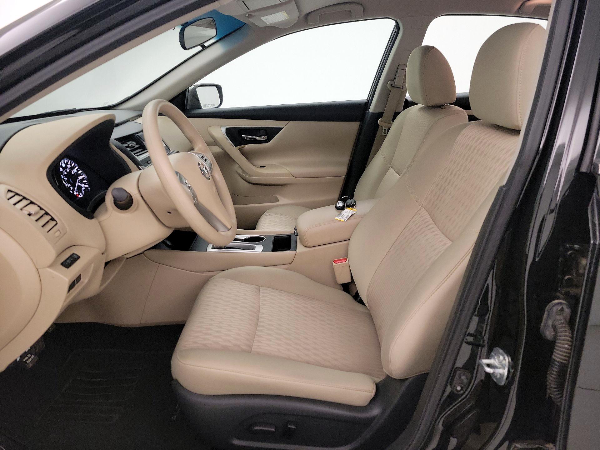 Thumbnail: 2017 Nissan Altima - 11