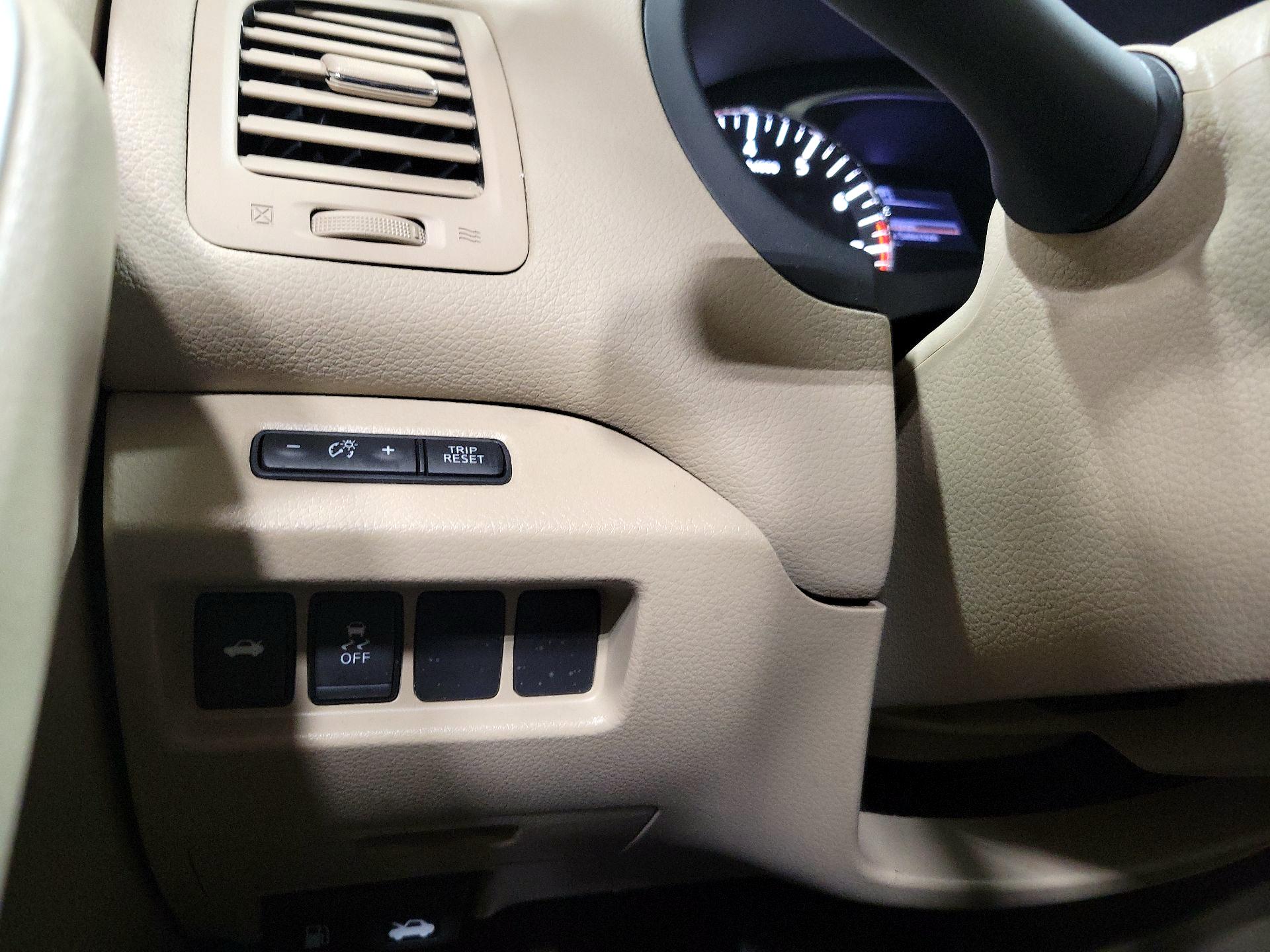 Thumbnail: 2017 Nissan Altima - 13