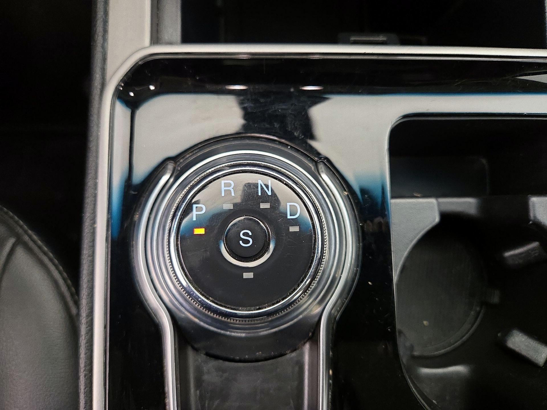 Thumbnail: 2019 Ford Edge - 17