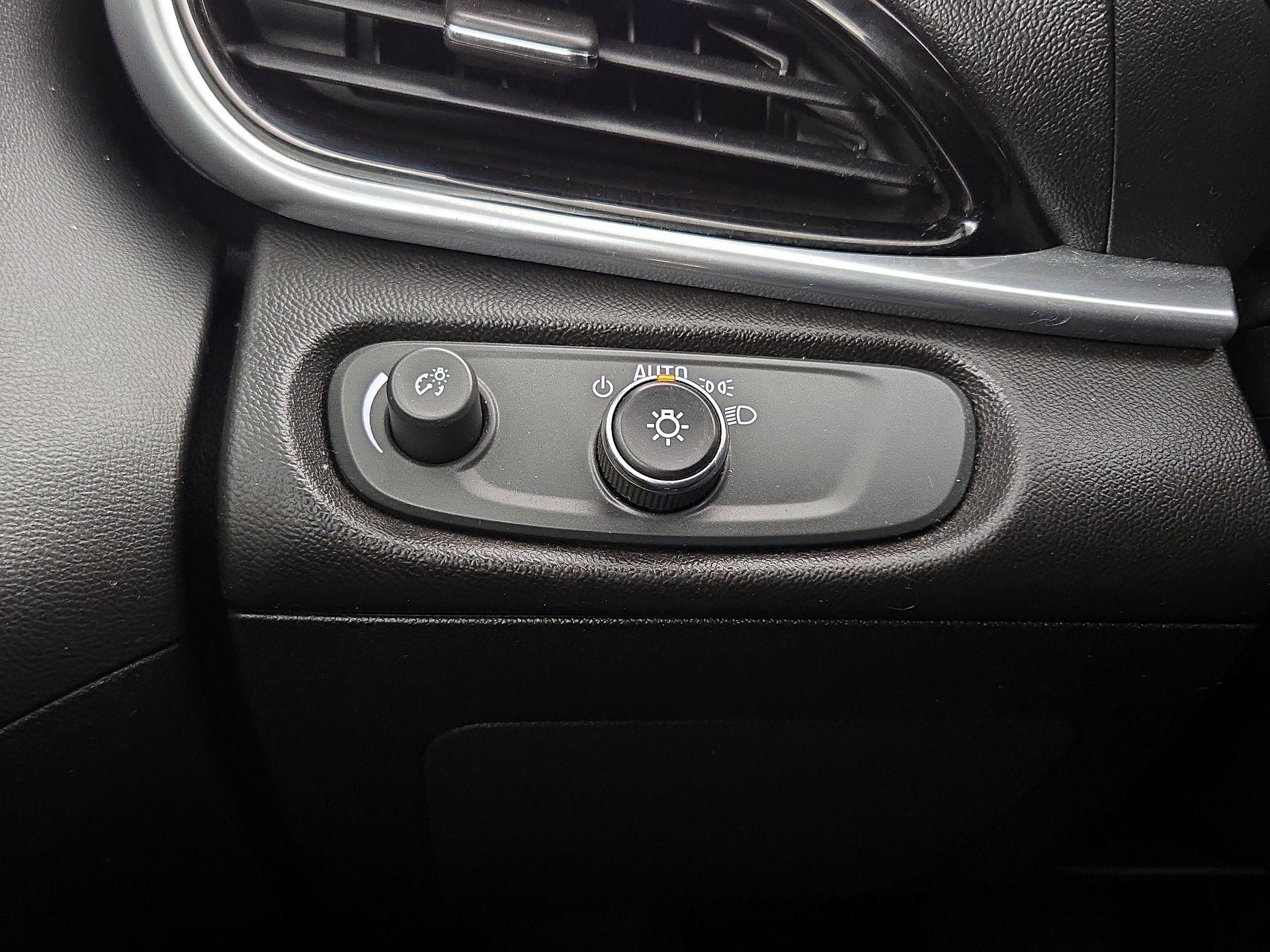 Thumbnail: 2017 Chevrolet Volt - 13