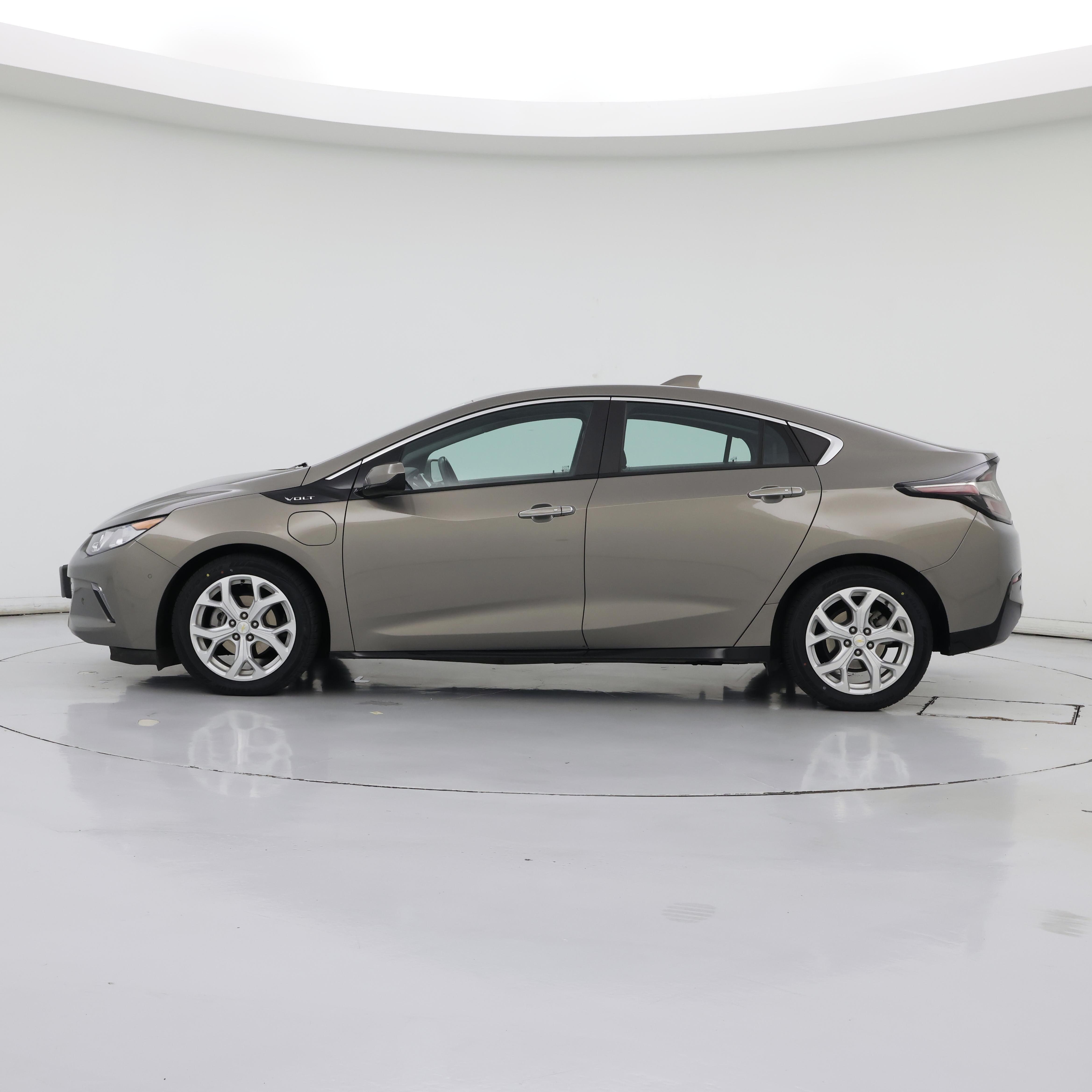 Thumbnail: 2017 Chevrolet Volt - 3