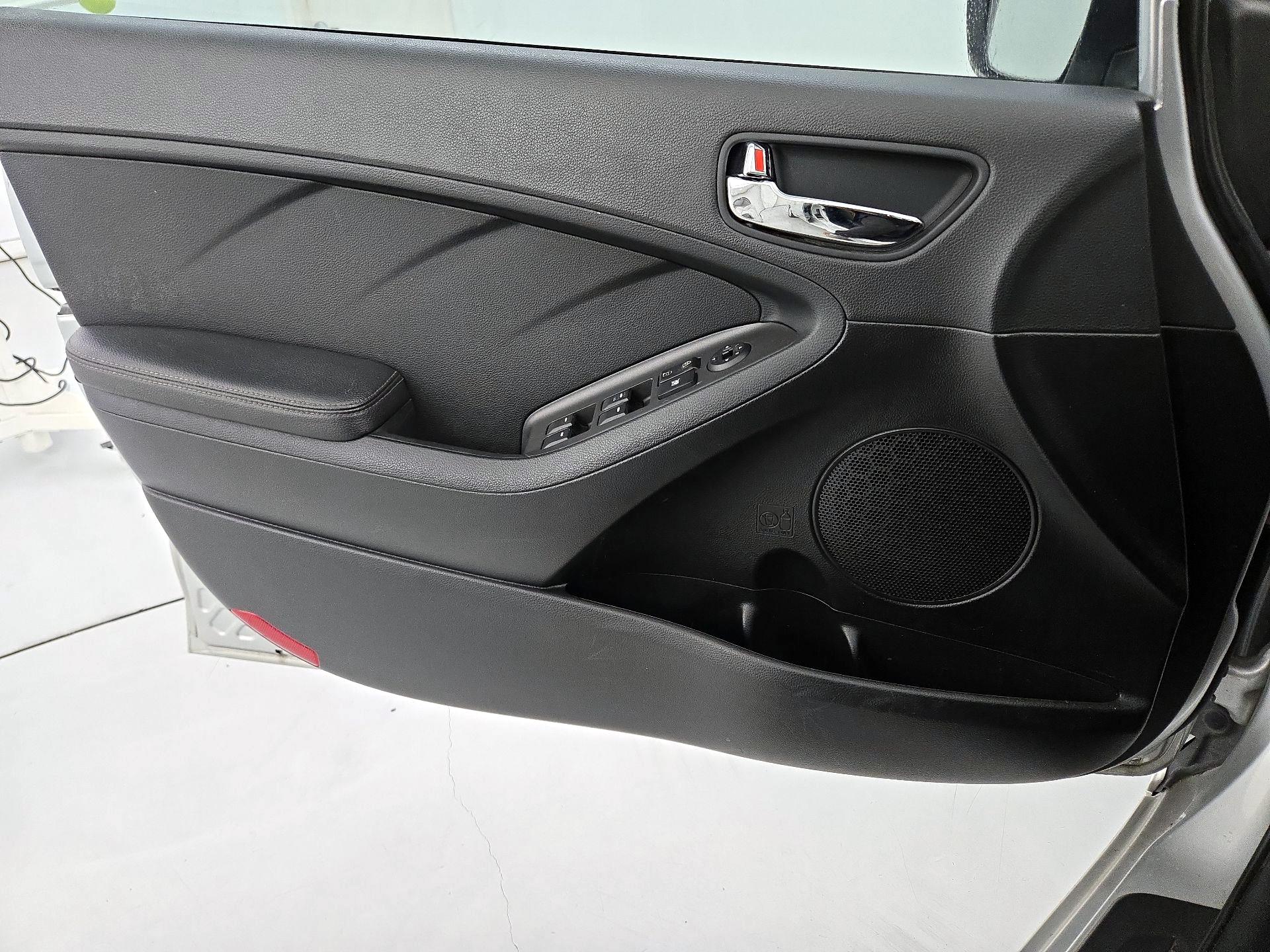 Thumbnail: 2014 Kia Forte - 12