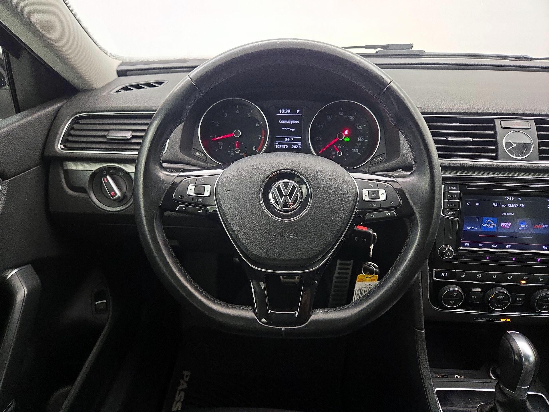 Thumbnail: 2017 Volkswagen Passat - 10