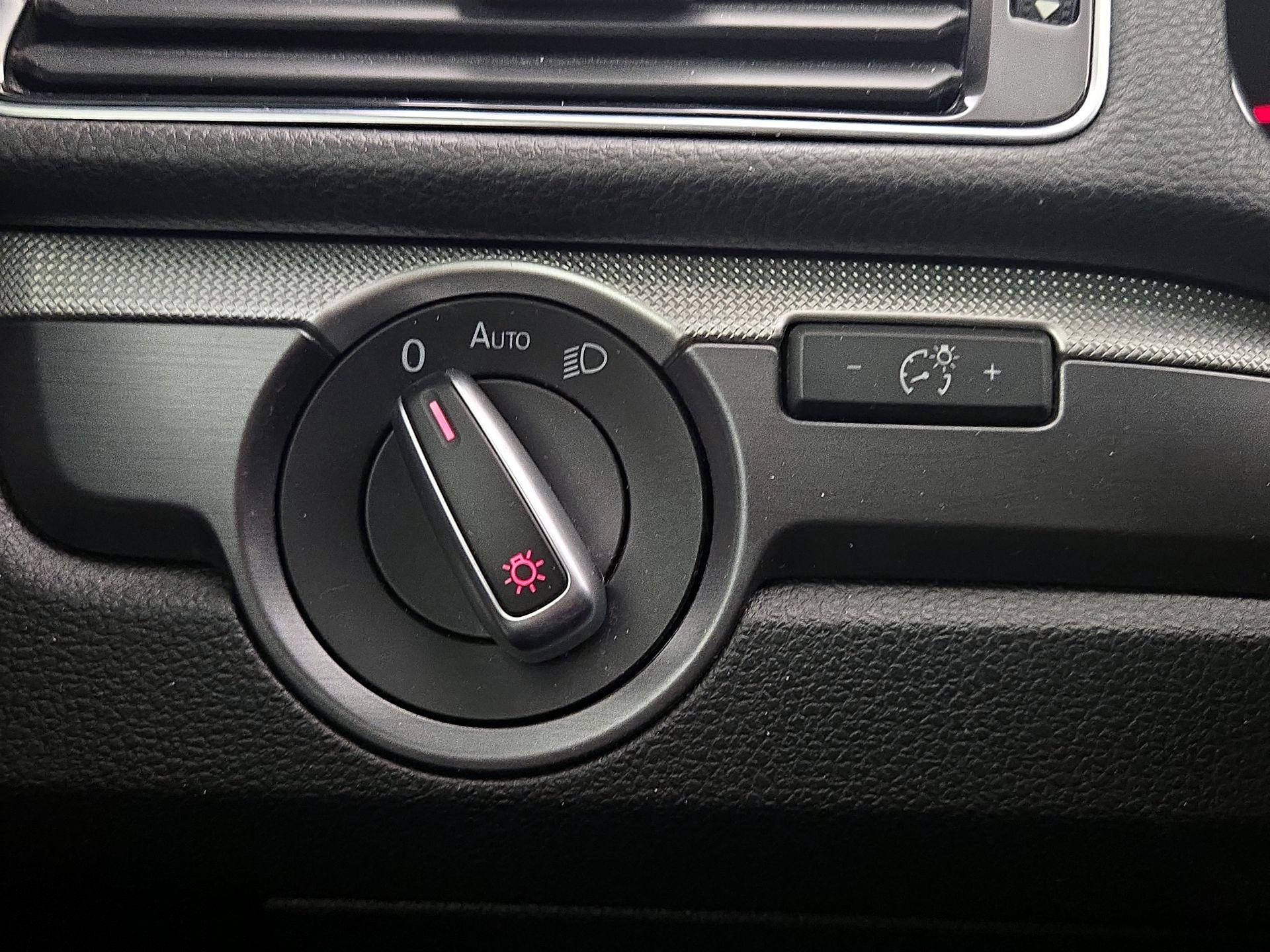 Thumbnail: 2017 Volkswagen Passat - 13