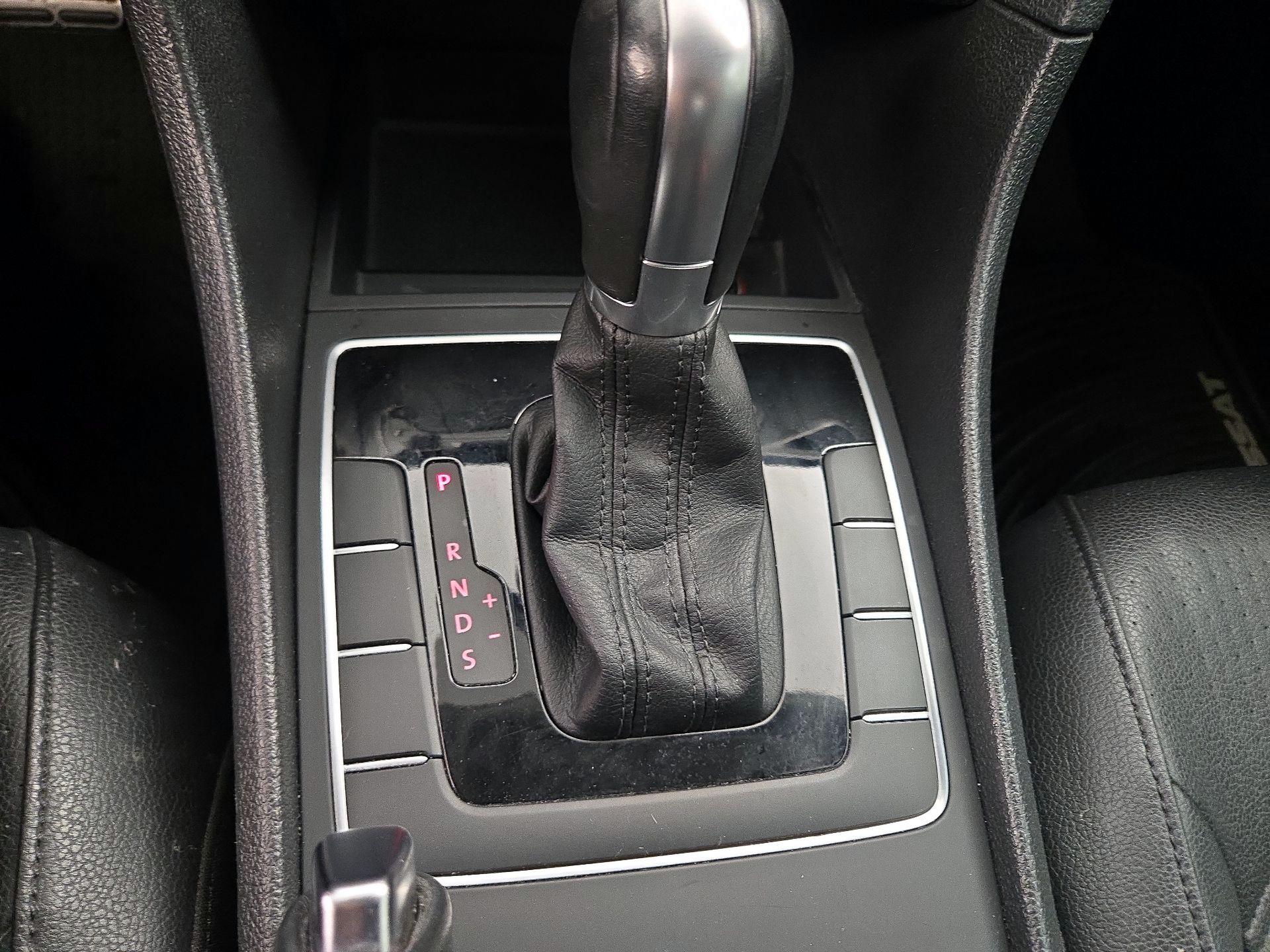 Thumbnail: 2017 Volkswagen Passat - 17