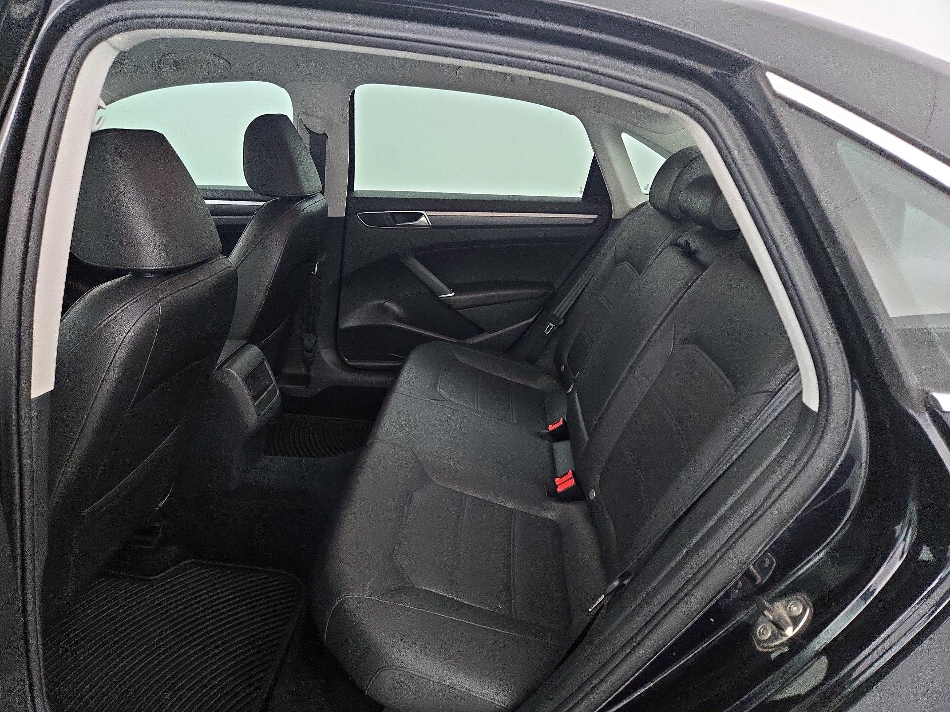 Thumbnail: 2017 Volkswagen Passat - 19