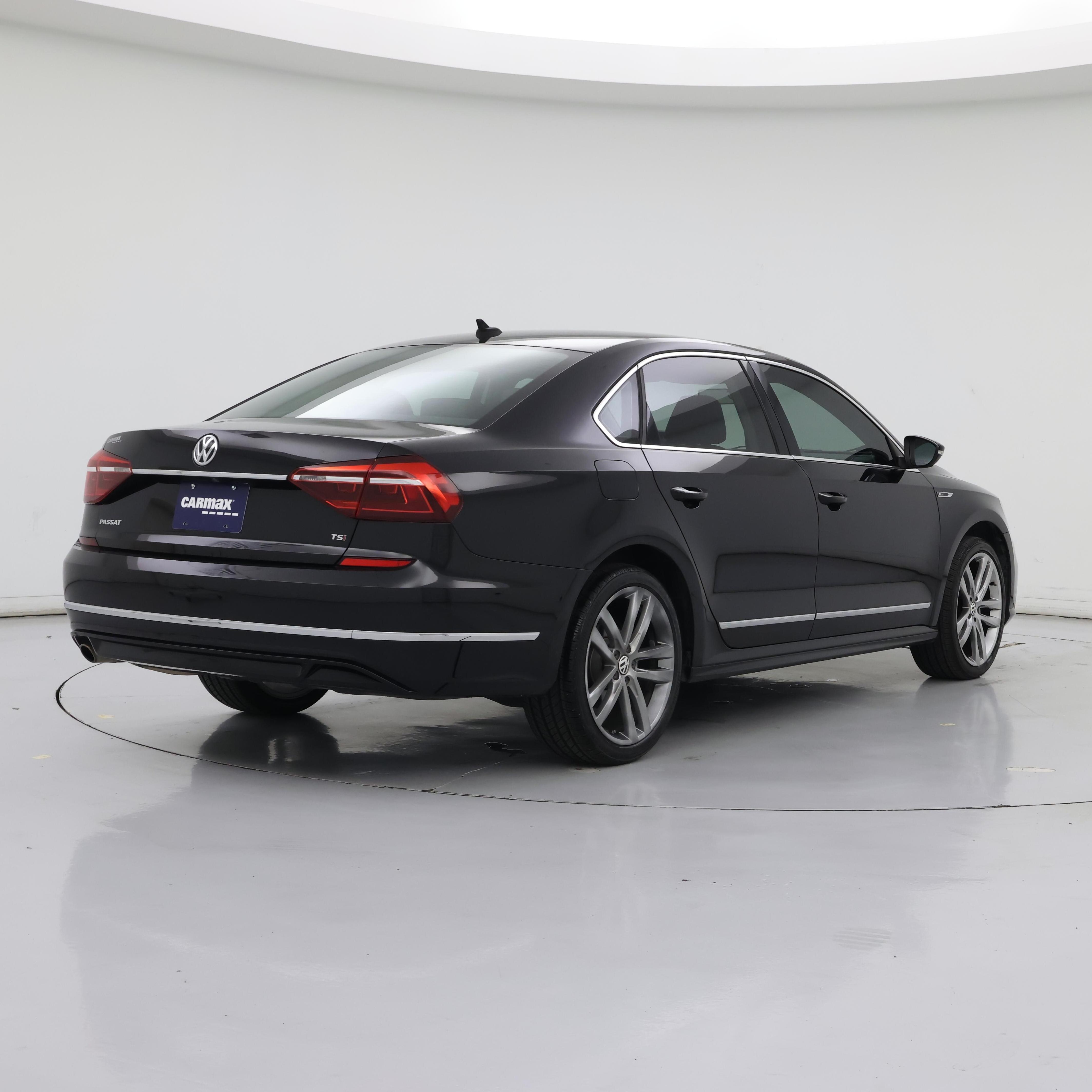 Thumbnail: 2017 Volkswagen Passat - 8
