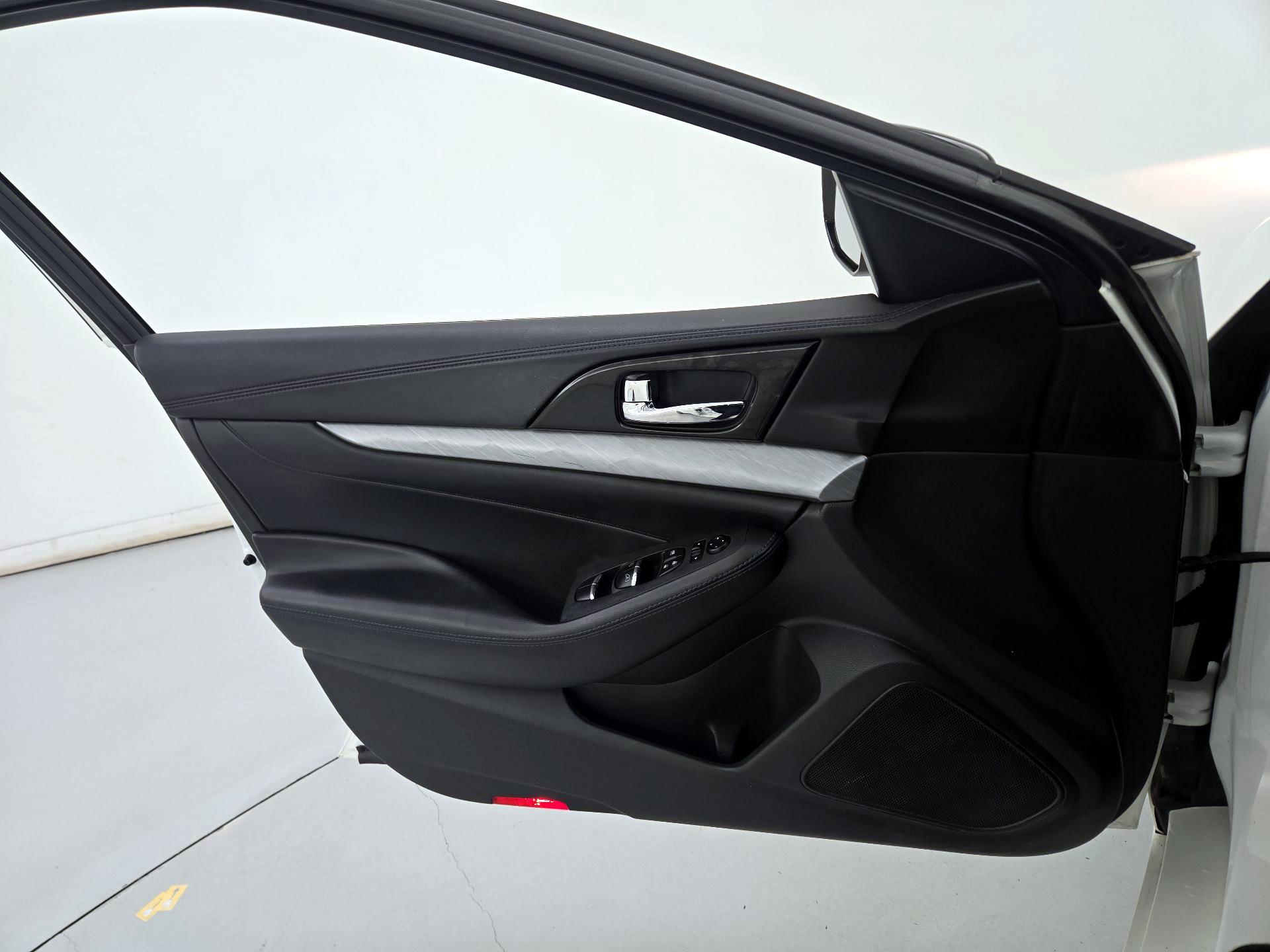 Thumbnail: 2016 Nissan Maxima - 12