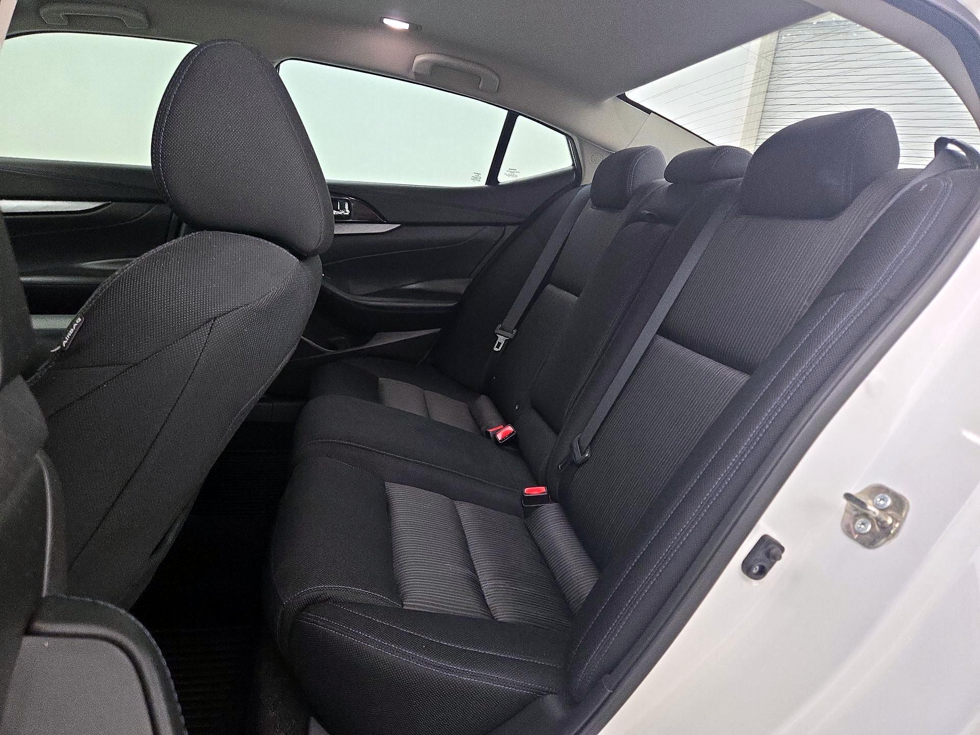 Thumbnail: 2016 Nissan Maxima - 20