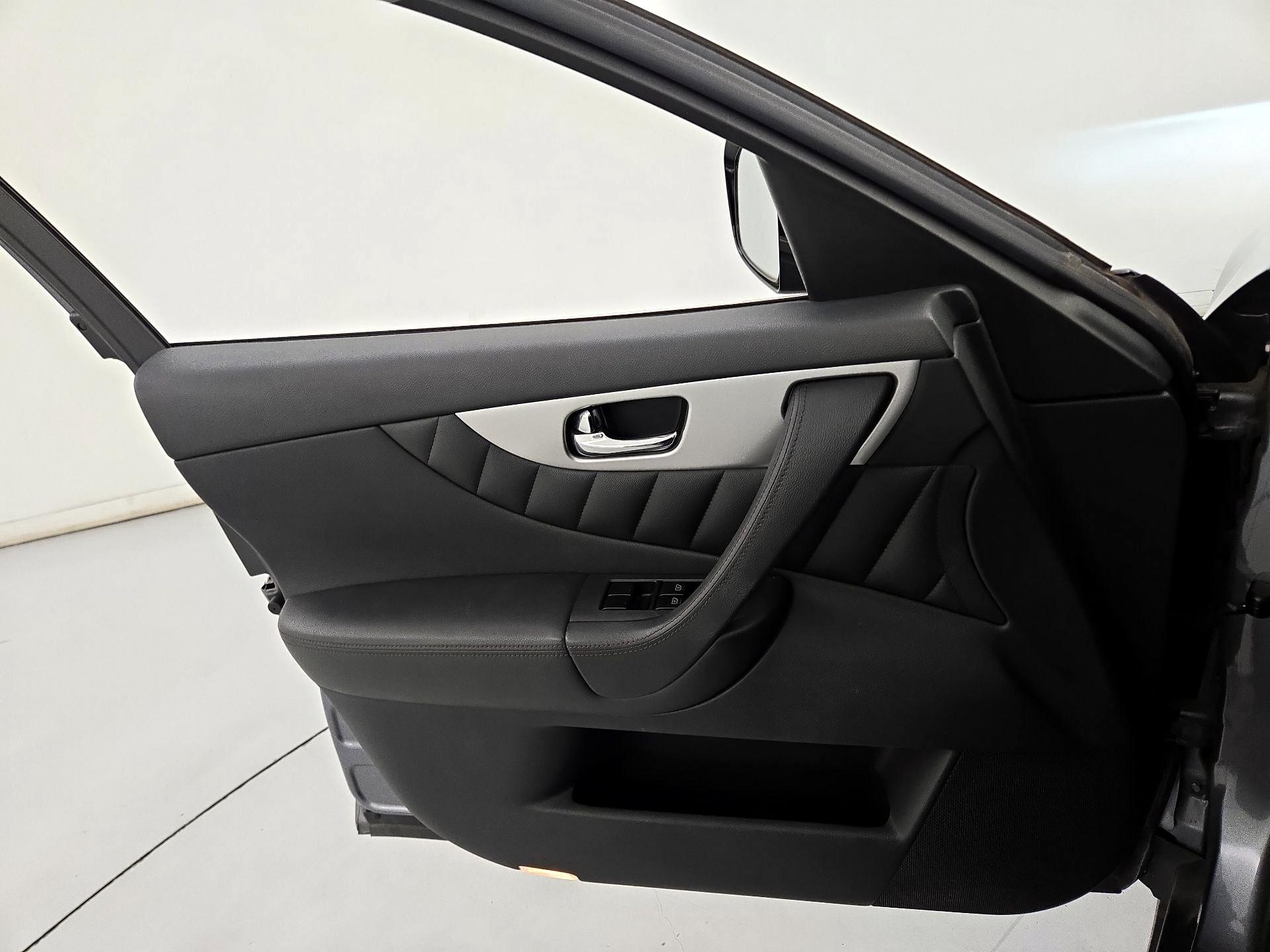 Thumbnail: 2016 INFINITI QX70 - 12