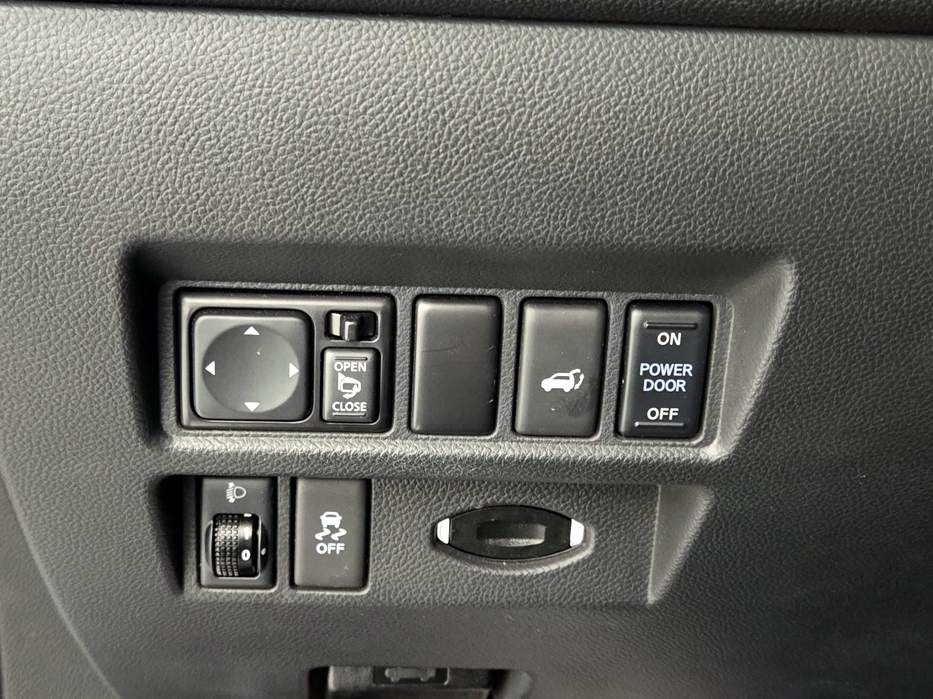 Thumbnail: 2016 INFINITI QX70 - 13