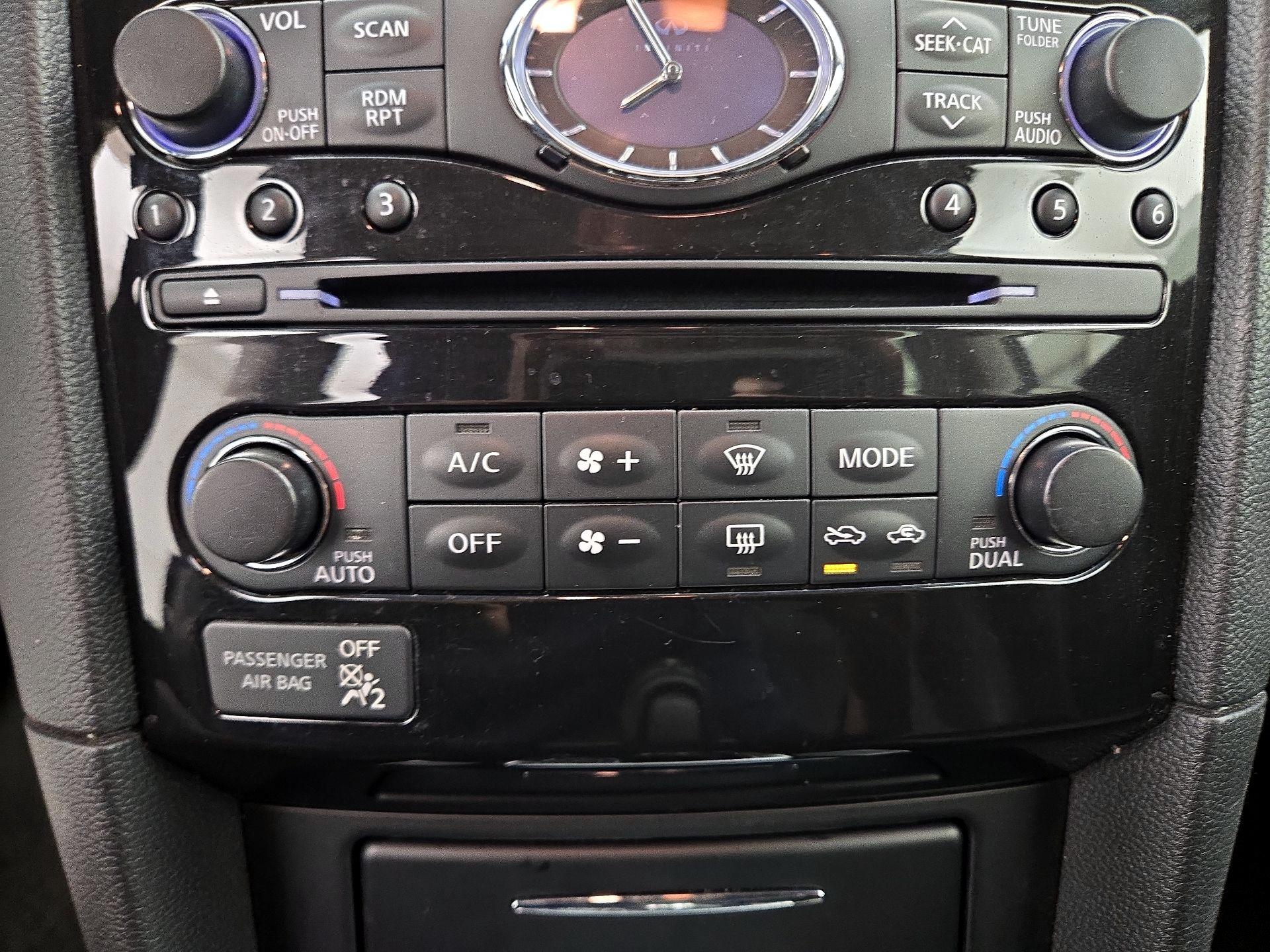 Thumbnail: 2016 INFINITI QX70 - 16