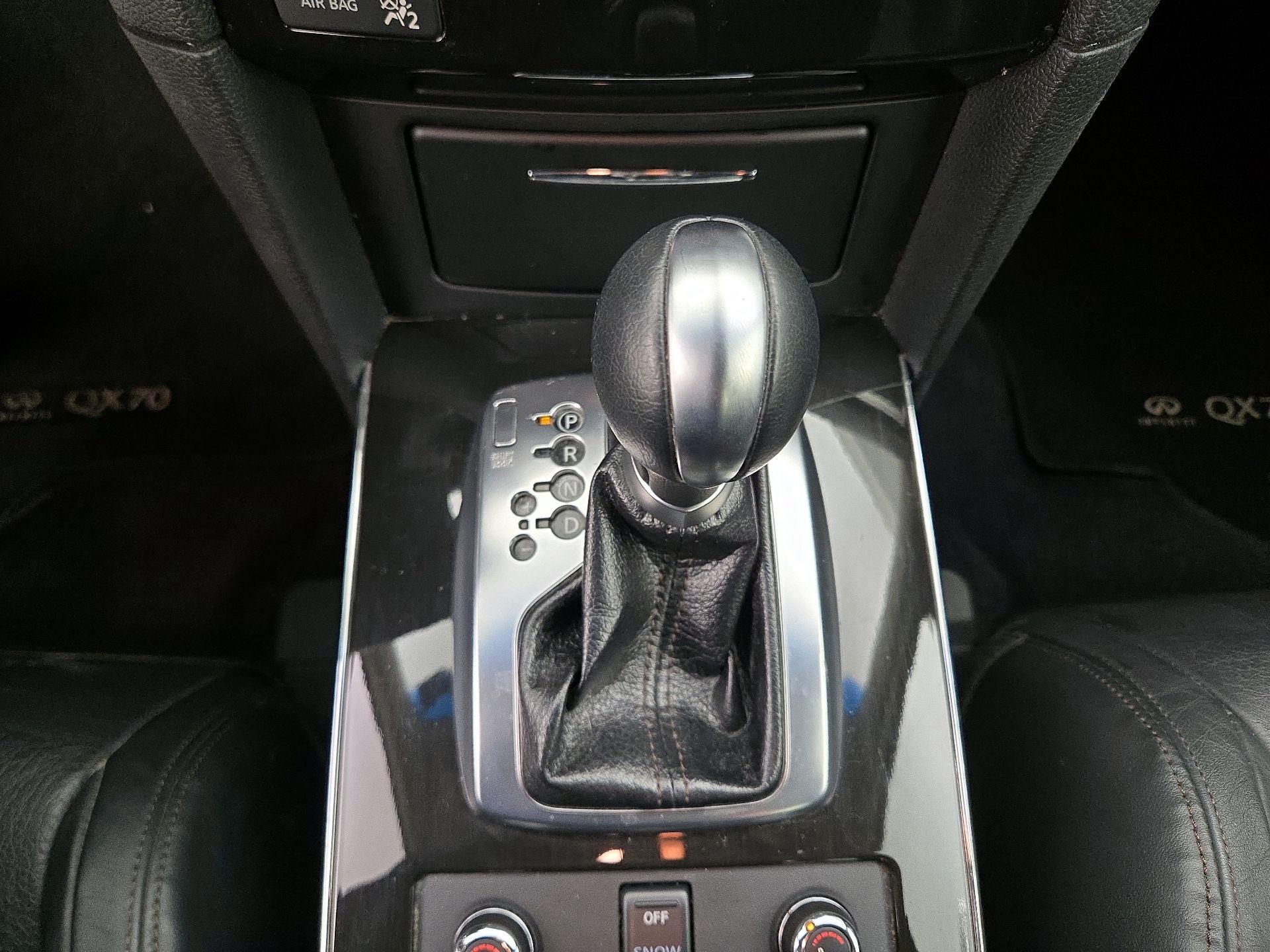 Thumbnail: 2016 INFINITI QX70 - 17