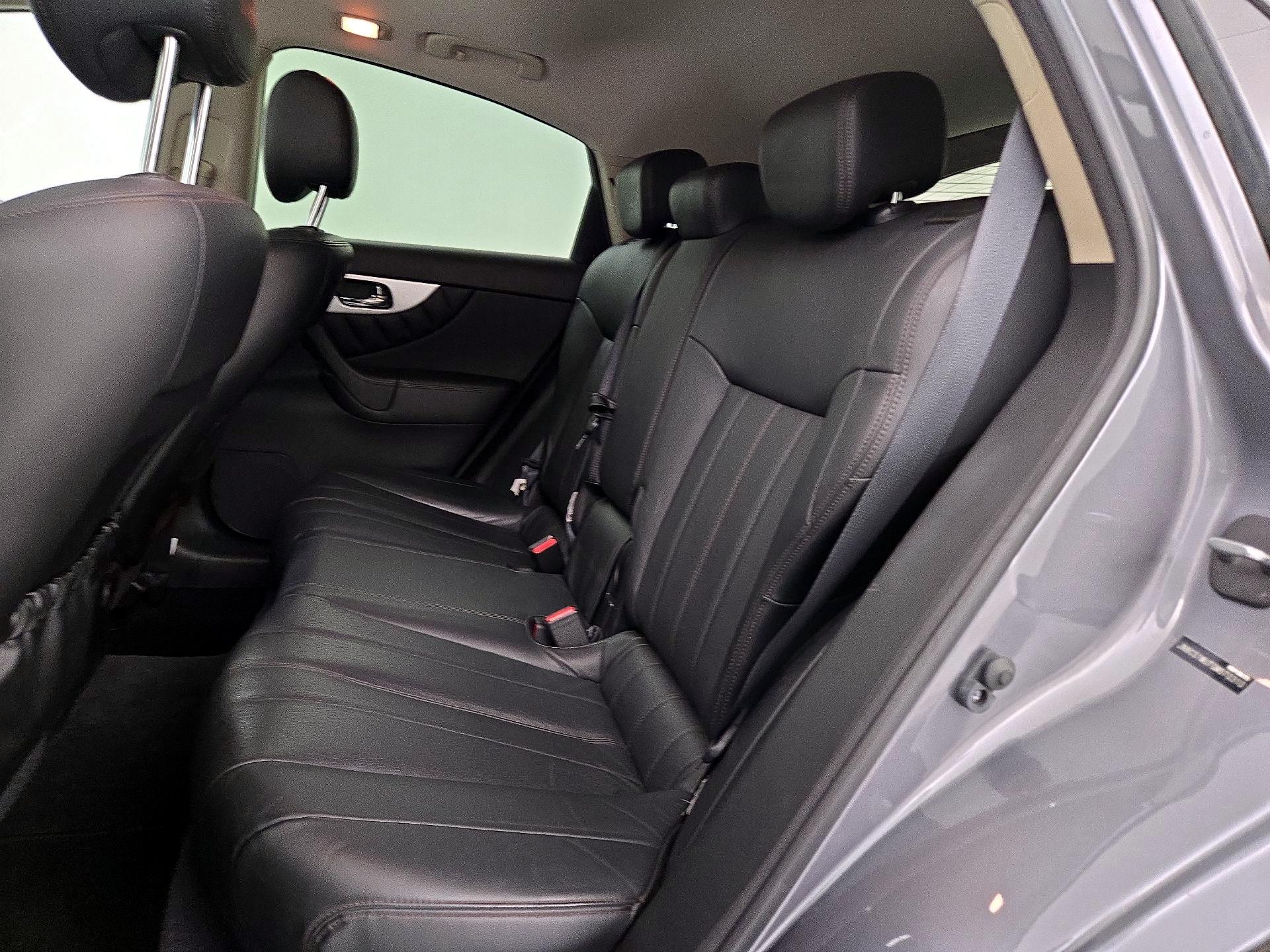 Thumbnail: 2016 INFINITI QX70 - 20