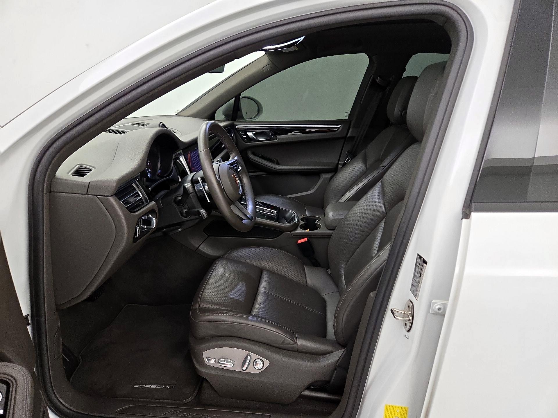 Thumbnail: 2024 Porsche Macan - 11