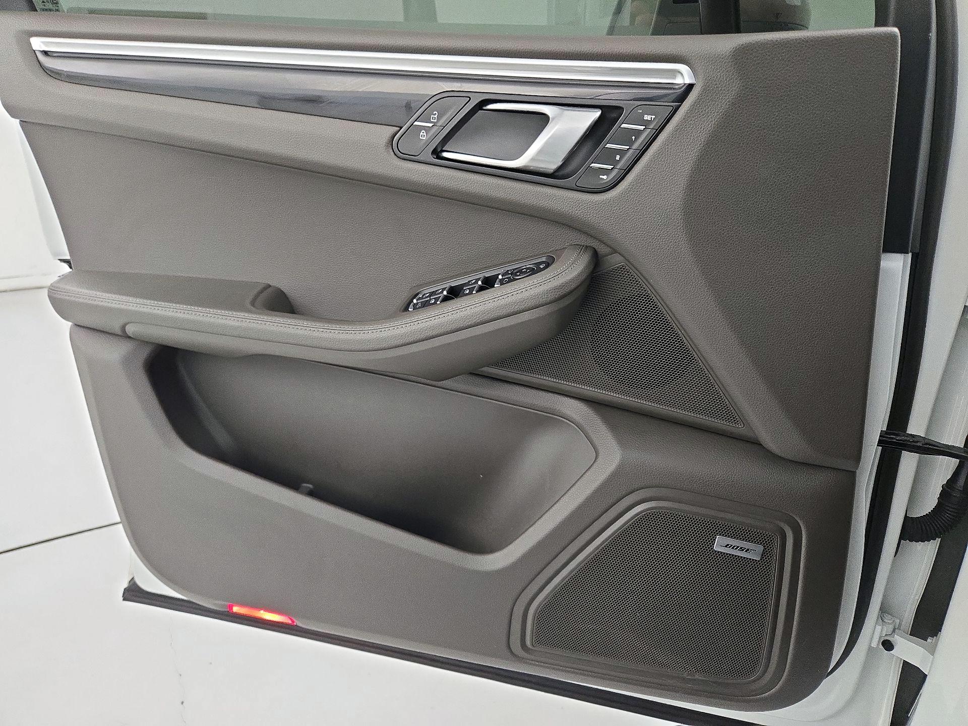 Thumbnail: 2024 Porsche Macan - 12