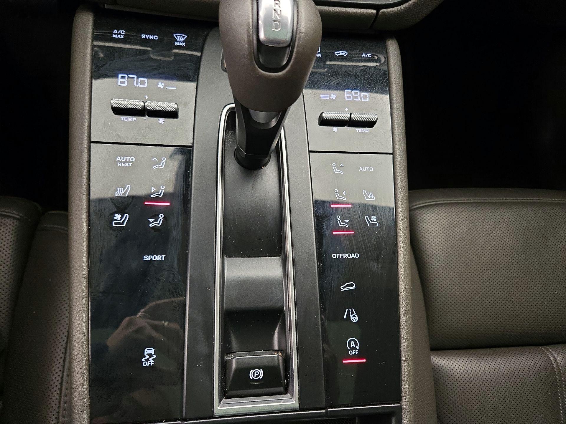 Thumbnail: 2024 Porsche Macan - 17