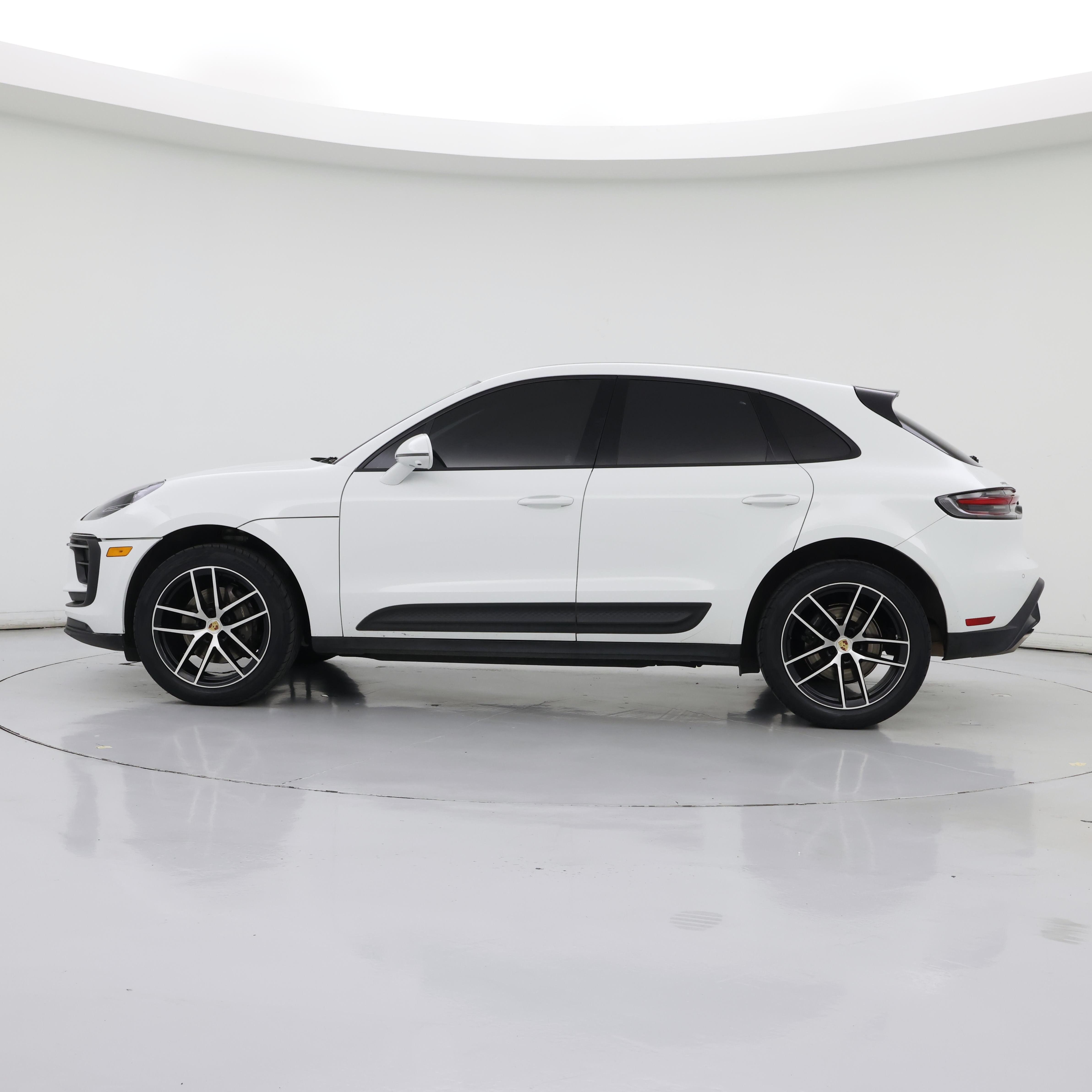 Thumbnail: 2024 Porsche Macan - 3