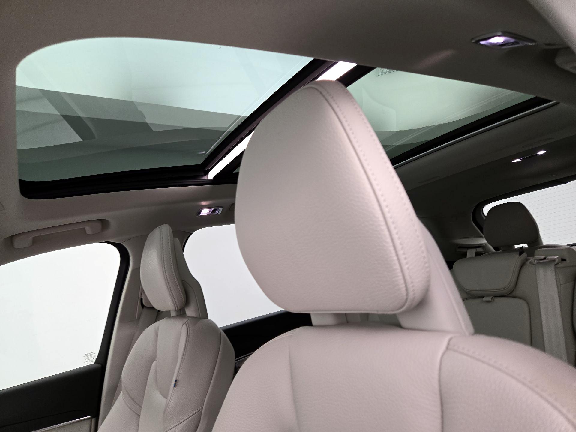 Thumbnail: 2020 Volvo XC90 - 20