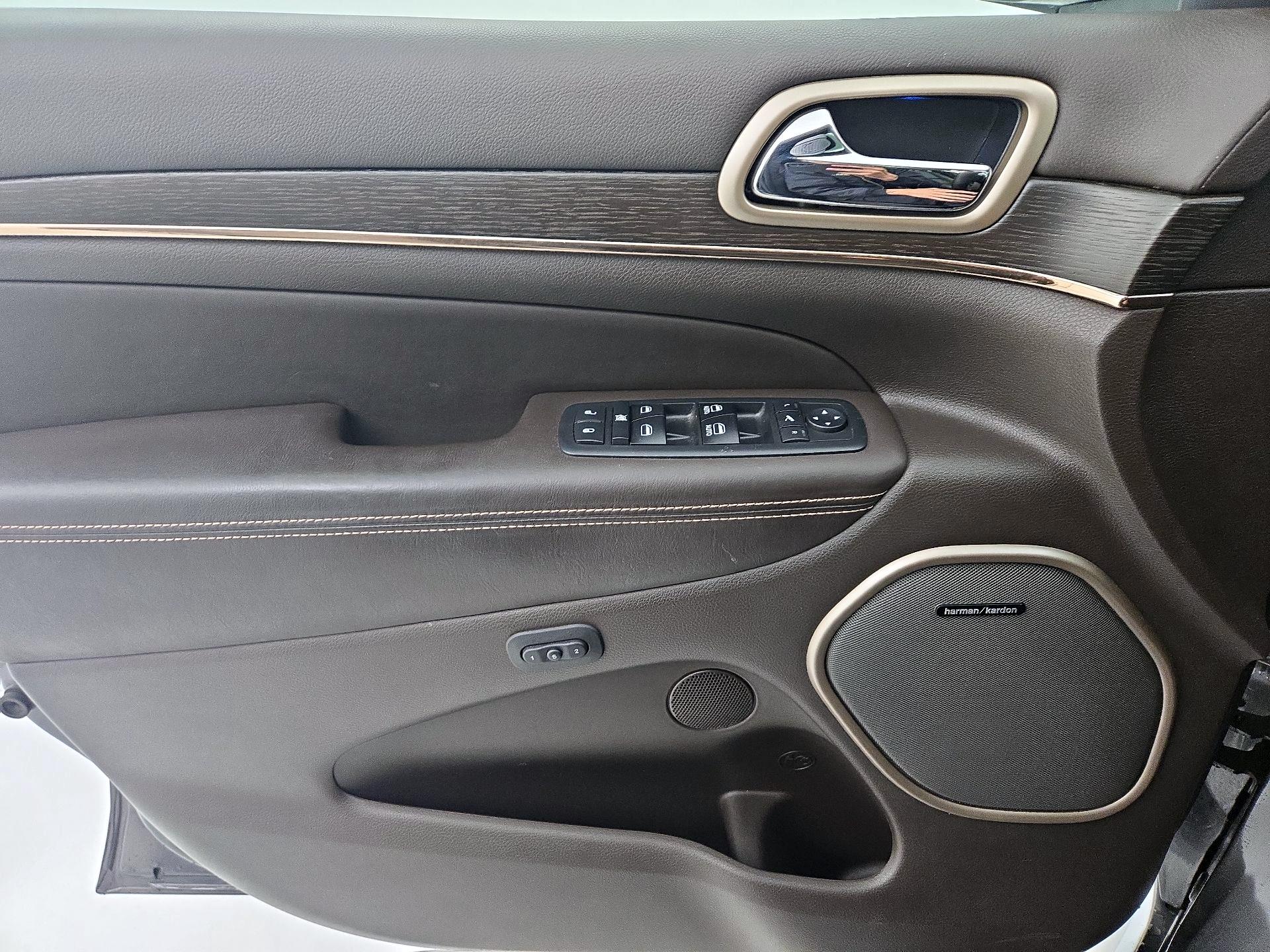 Thumbnail: 2017 Jeep Grand Cherokee - 12