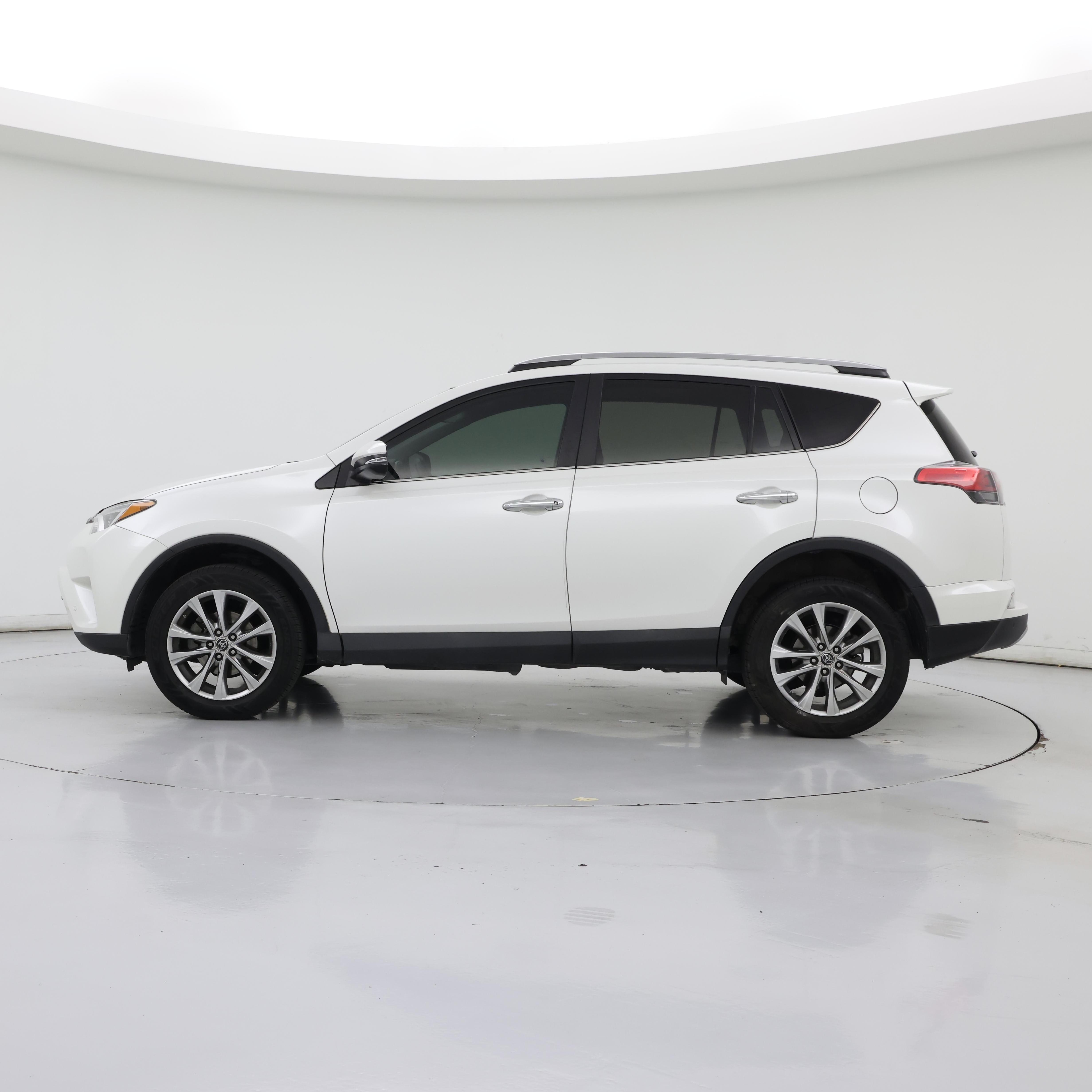 Thumbnail: 2017 Toyota RAV4 - 3